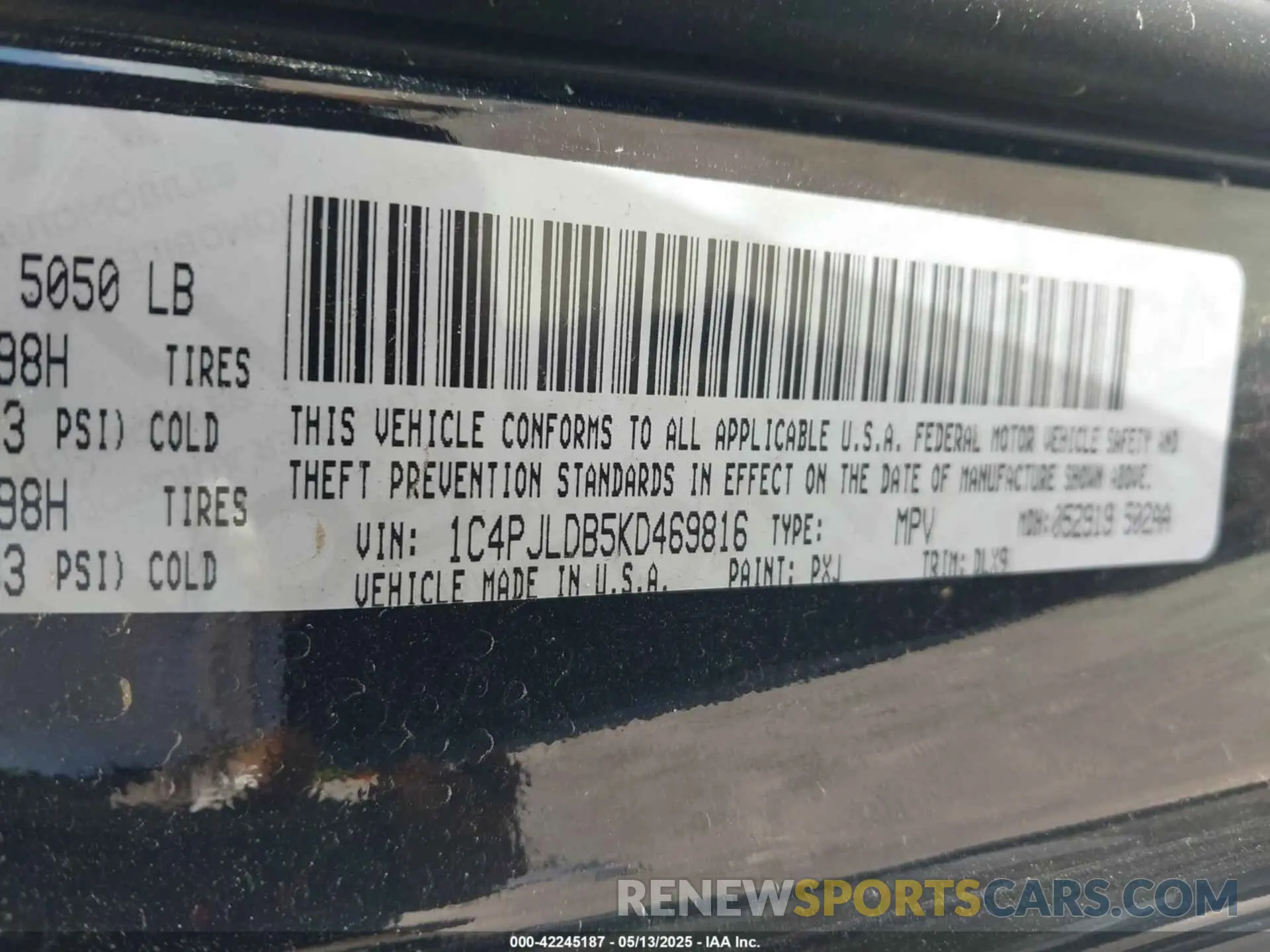 9 Photograph of a damaged car 1C4PJLDB5KD469816 JEEP CHEROKEE 2019