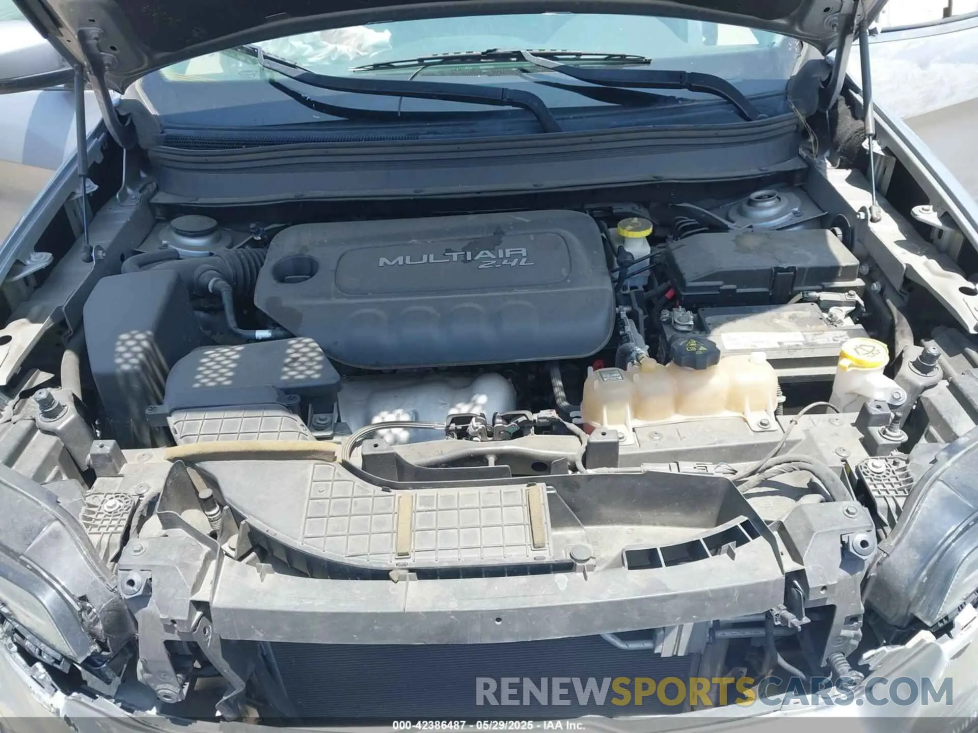10 Photograph of a damaged car 1C4PJLDB7KD207845 JEEP CHEROKEE 2019