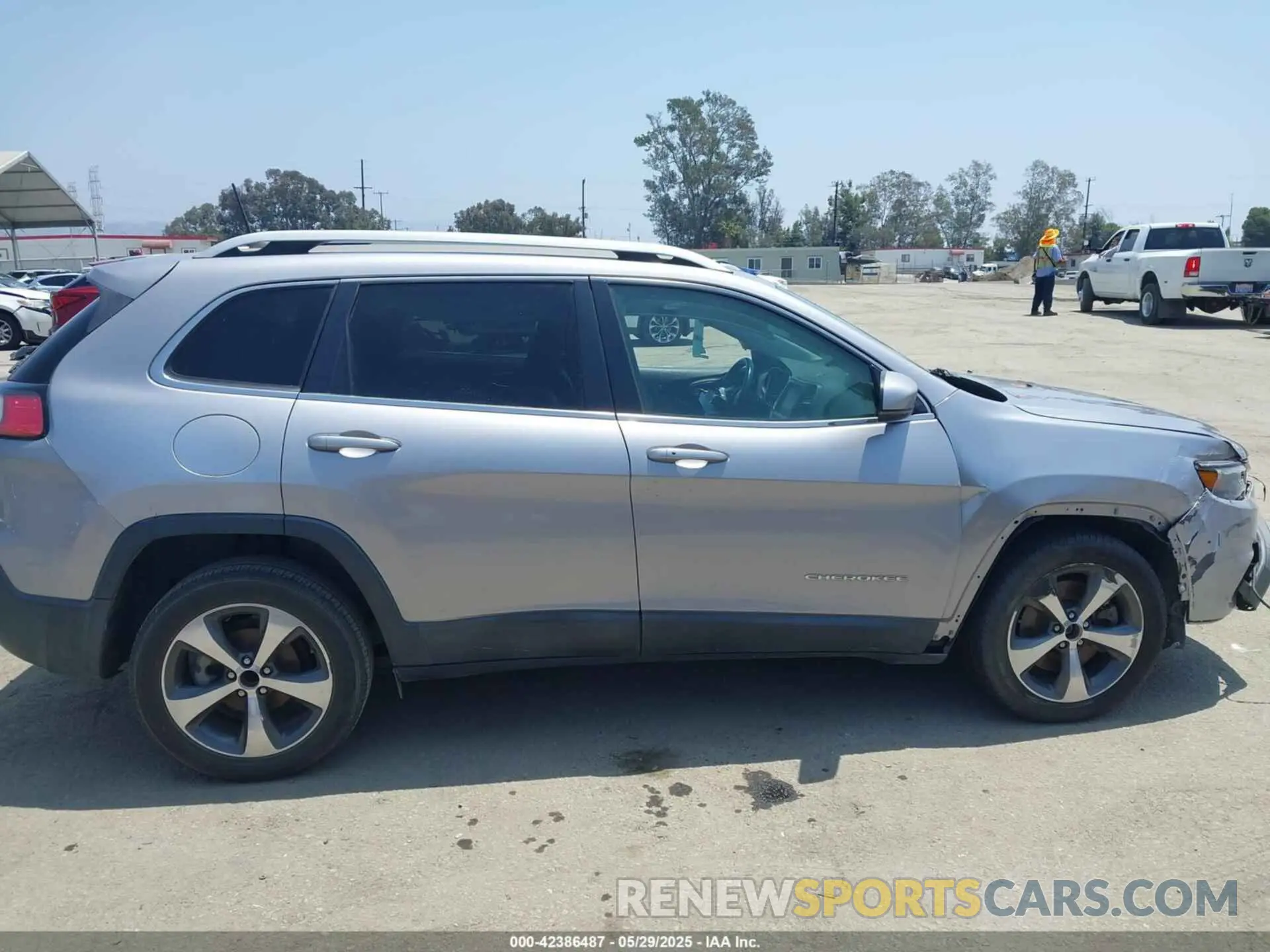 13 Photograph of a damaged car 1C4PJLDB7KD207845 JEEP CHEROKEE 2019