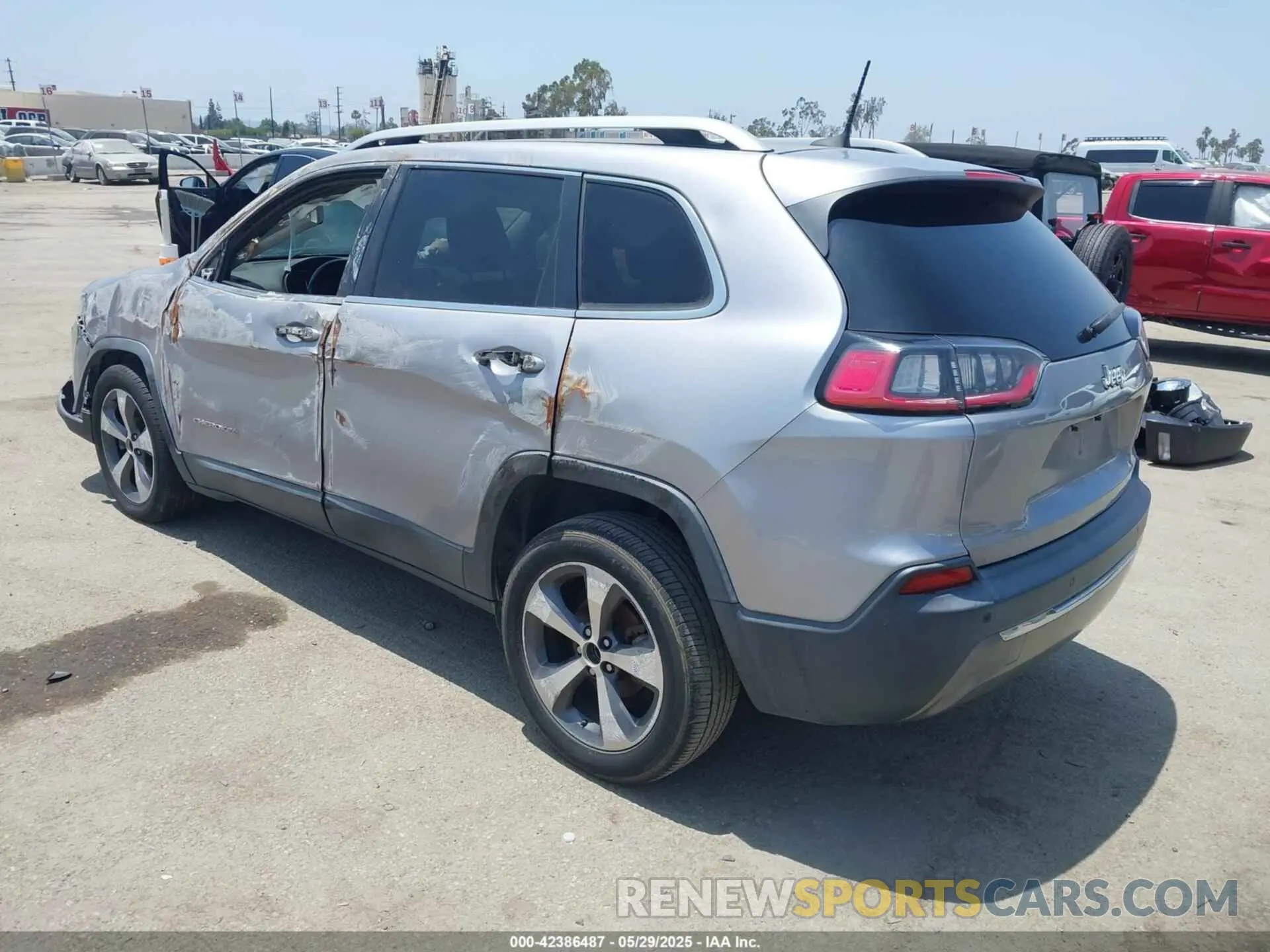 3 Photograph of a damaged car 1C4PJLDB7KD207845 JEEP CHEROKEE 2019