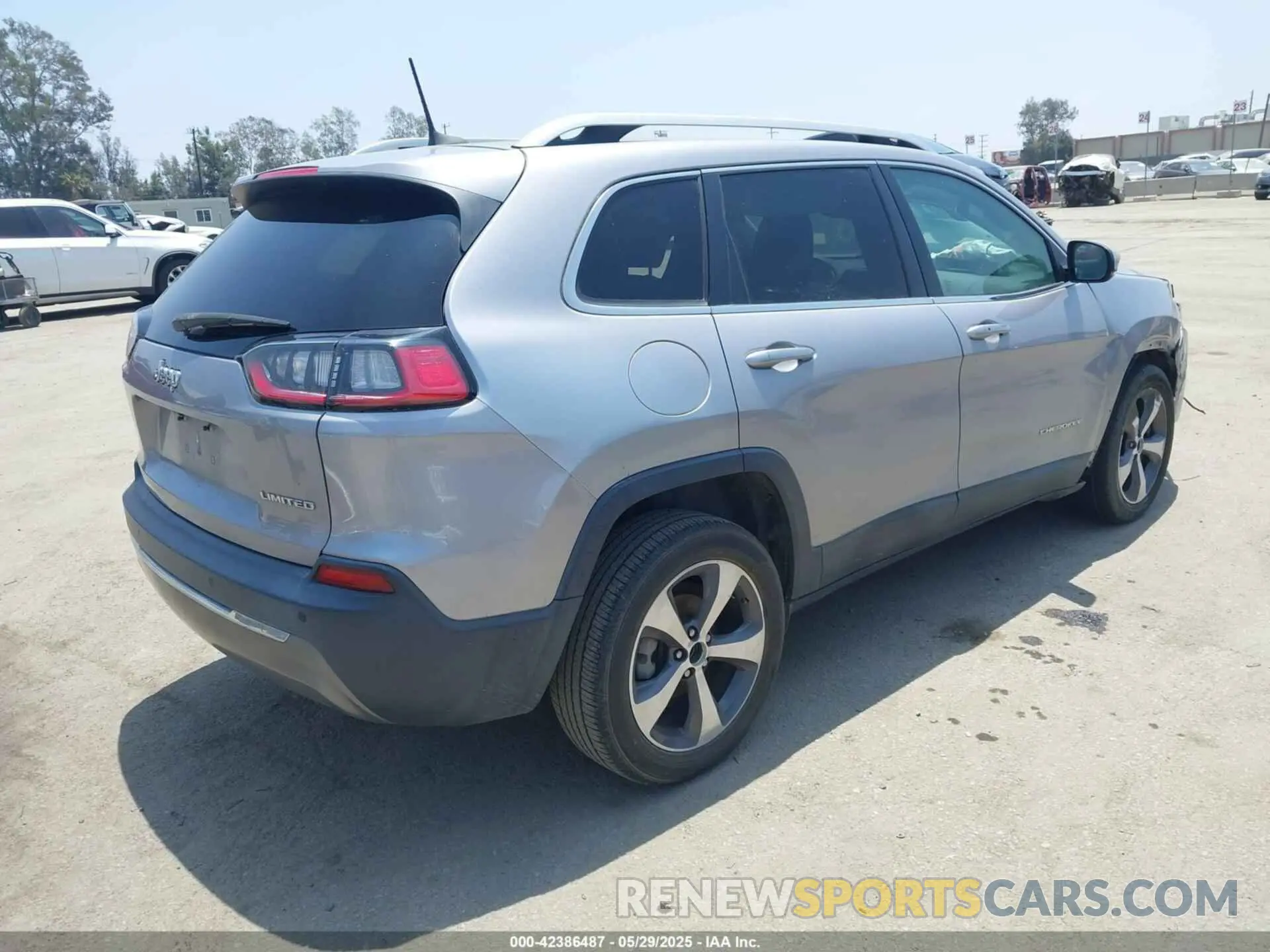 4 Photograph of a damaged car 1C4PJLDB7KD207845 JEEP CHEROKEE 2019