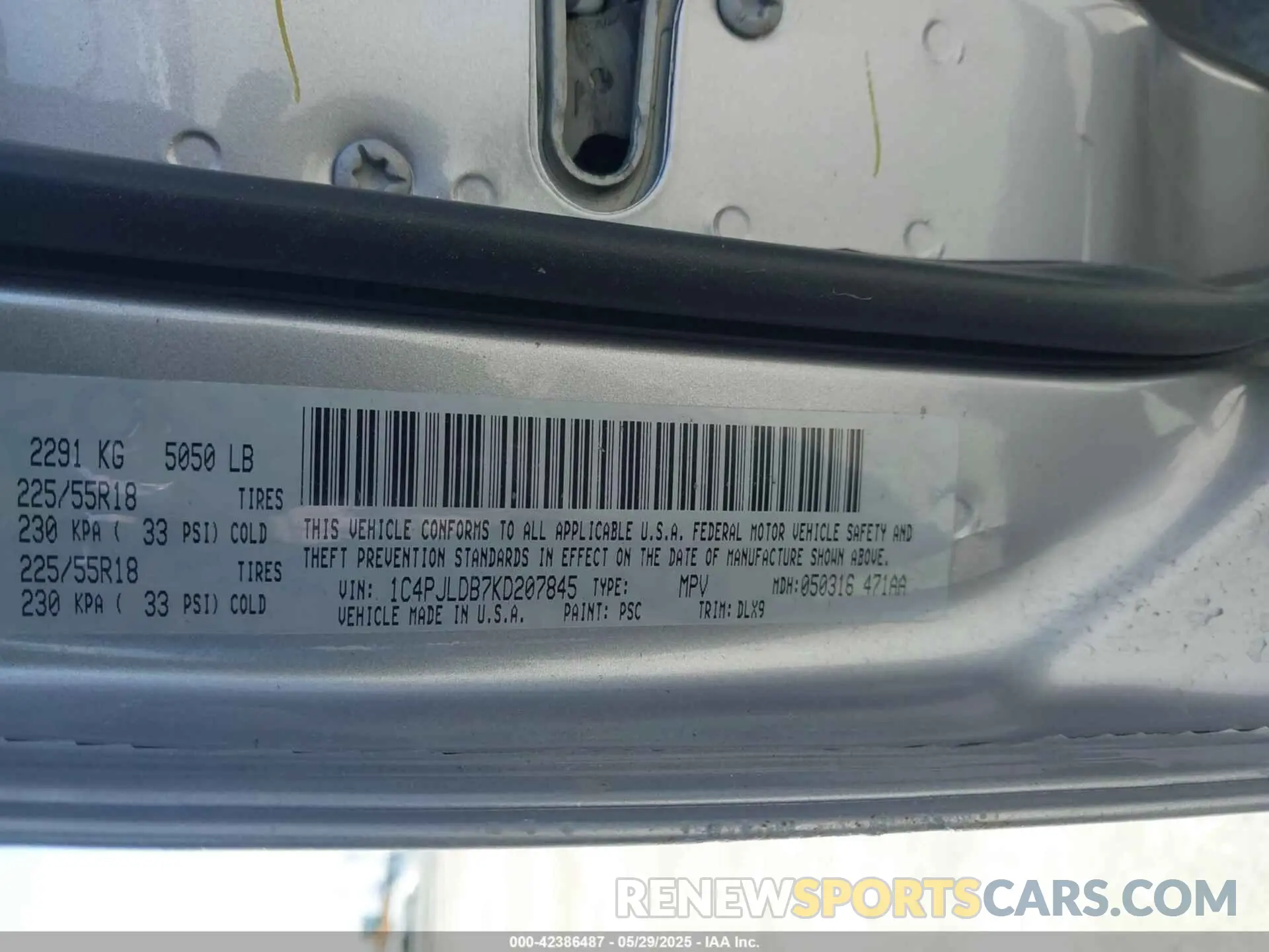 9 Photograph of a damaged car 1C4PJLDB7KD207845 JEEP CHEROKEE 2019