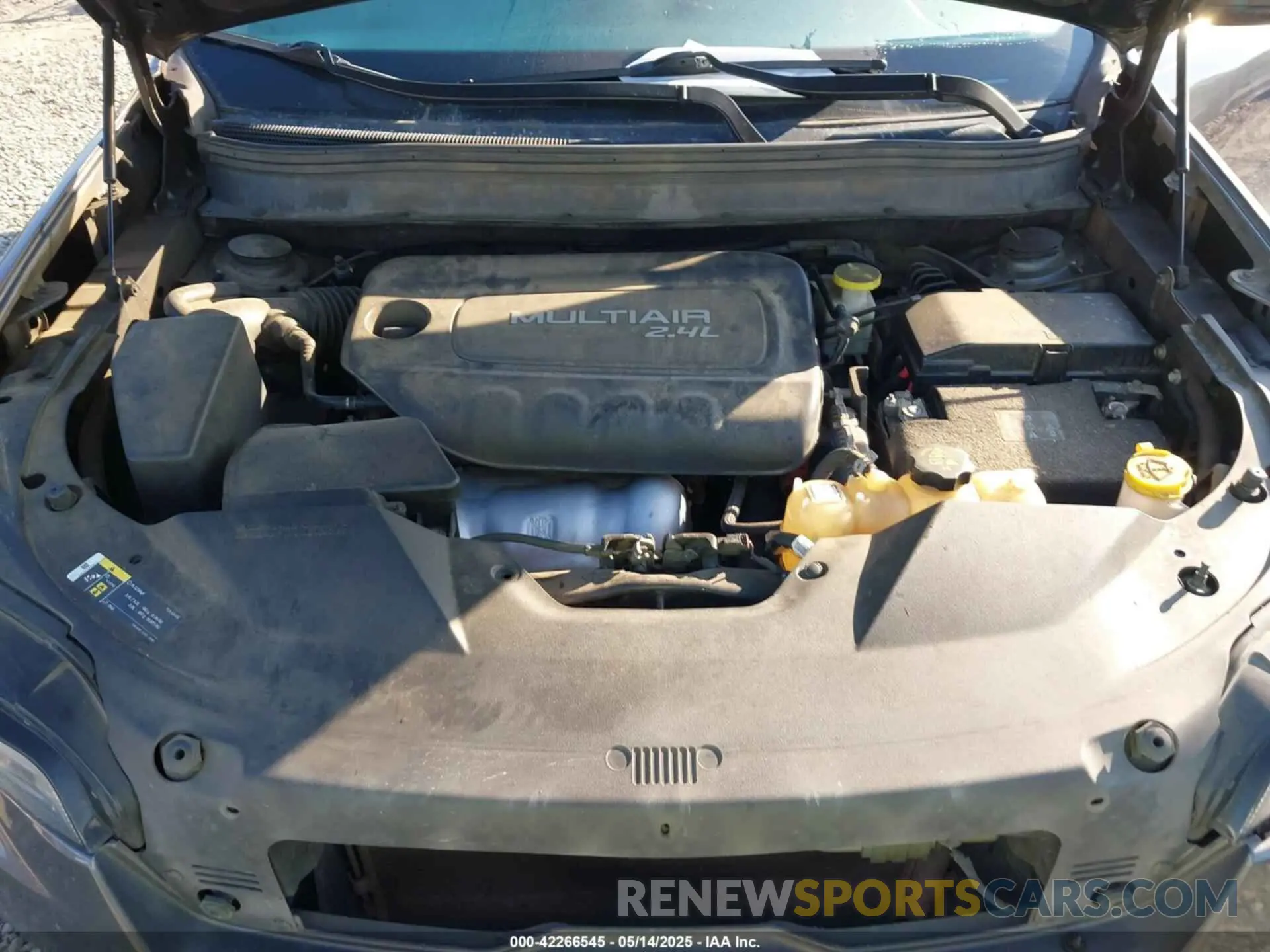 10 Photograph of a damaged car 1C4PJLDB8KD136168 JEEP CHEROKEE 2019
