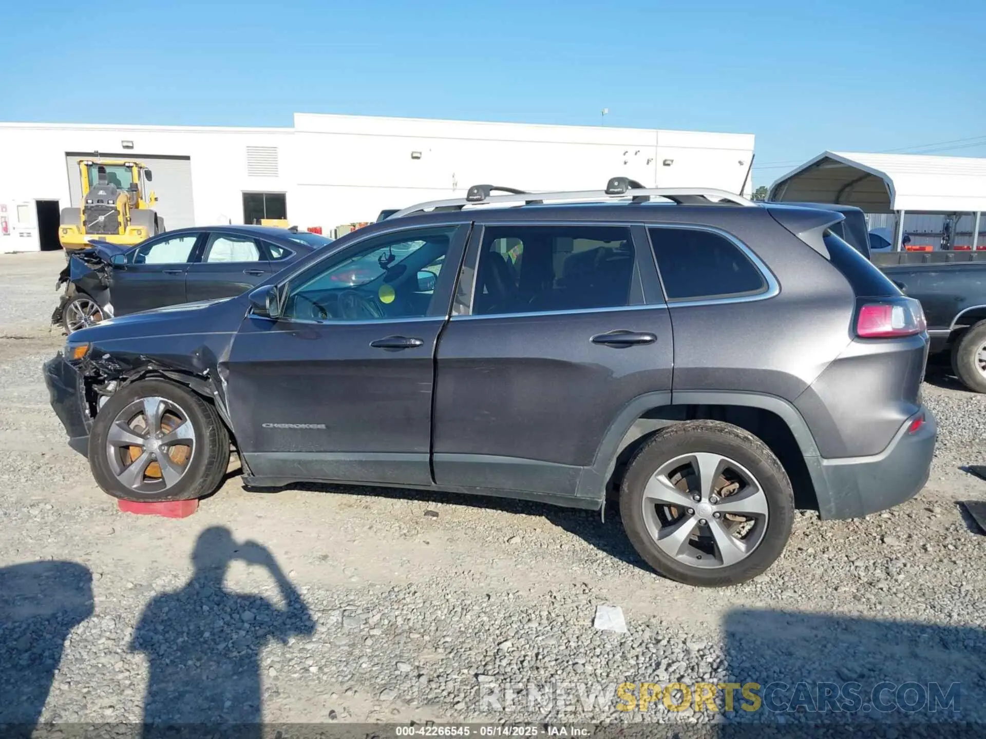 15 Photograph of a damaged car 1C4PJLDB8KD136168 JEEP CHEROKEE 2019
