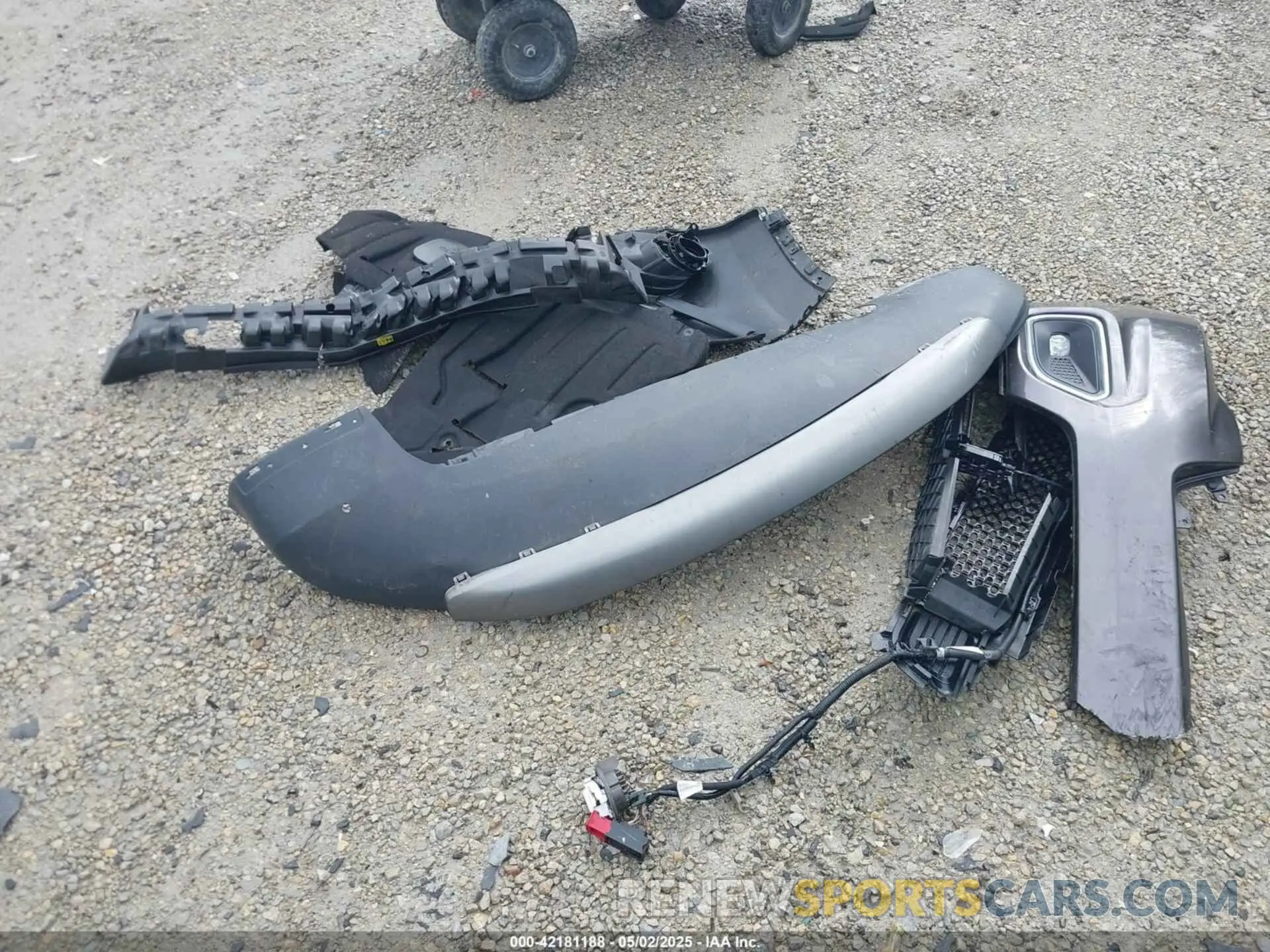 12 Photograph of a damaged car 1C4PJLDB8KD144495 JEEP CHEROKEE 2019