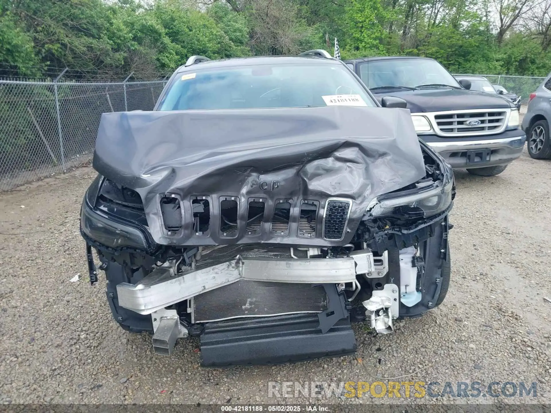 13 Photograph of a damaged car 1C4PJLDB8KD144495 JEEP CHEROKEE 2019