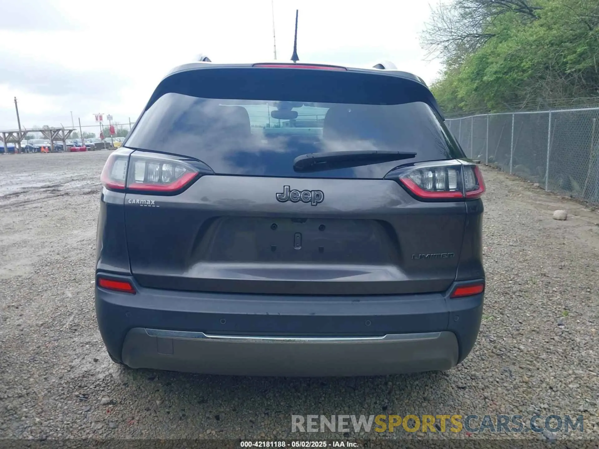 17 Photograph of a damaged car 1C4PJLDB8KD144495 JEEP CHEROKEE 2019