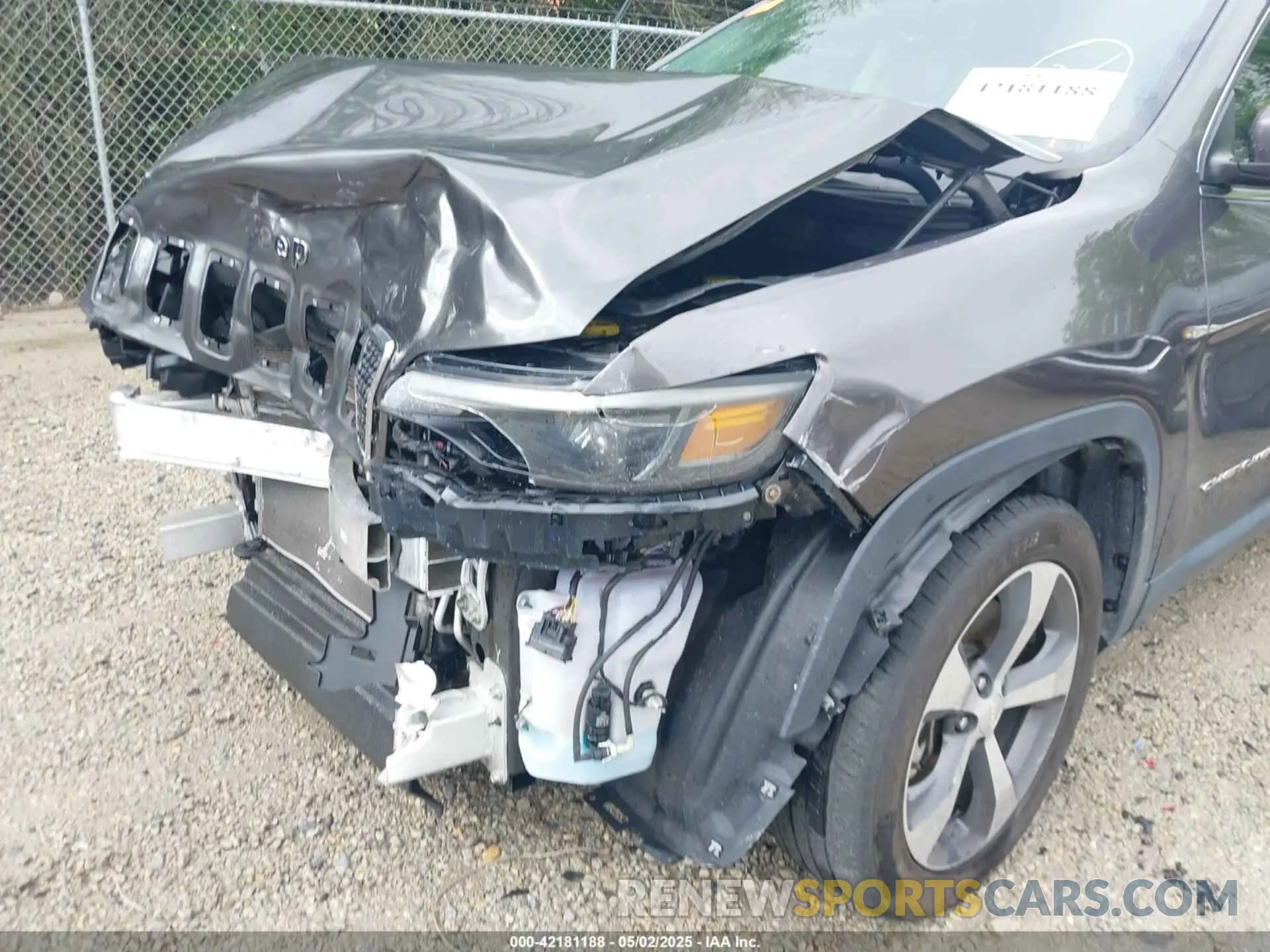 18 Photograph of a damaged car 1C4PJLDB8KD144495 JEEP CHEROKEE 2019