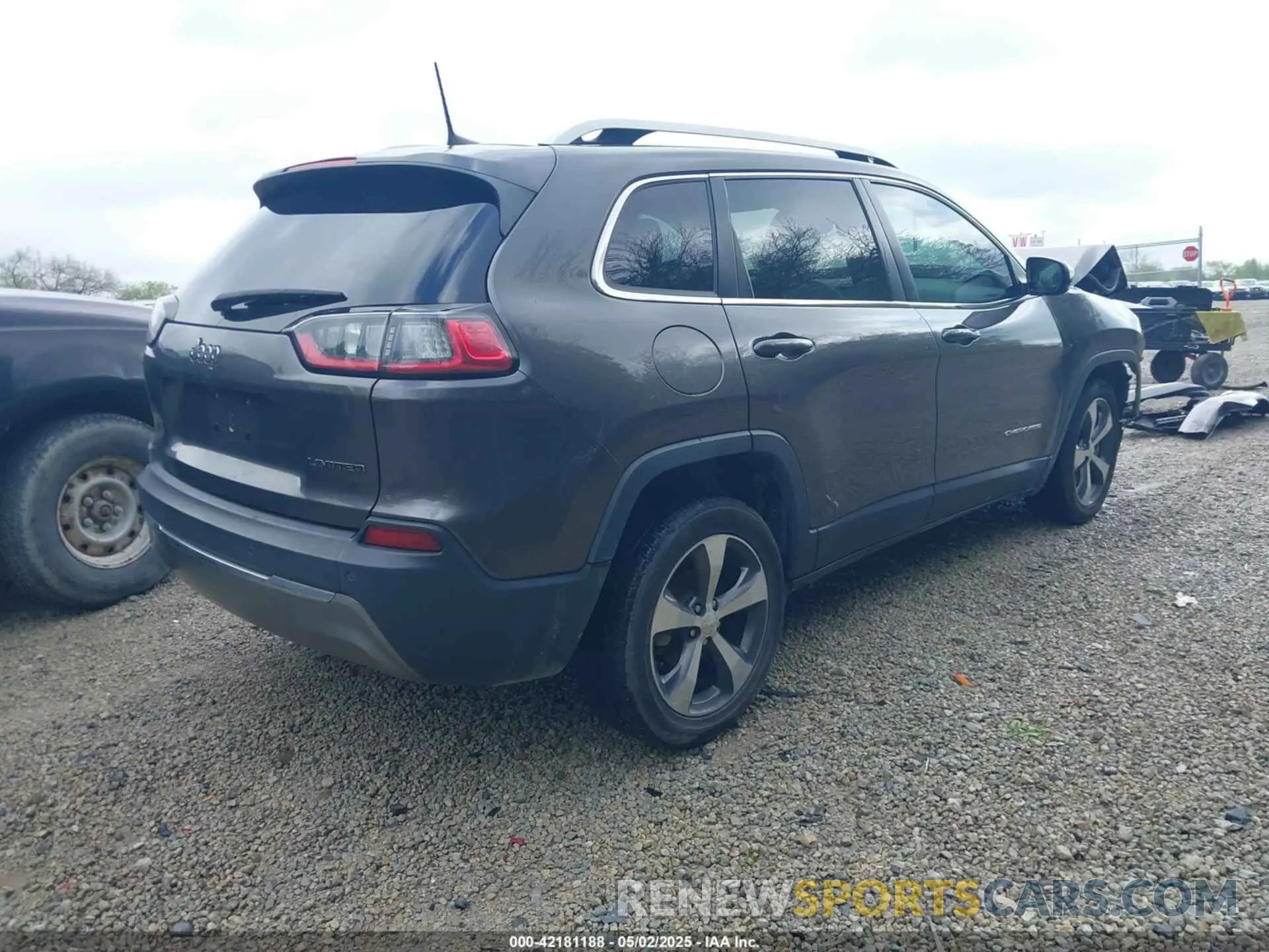 4 Photograph of a damaged car 1C4PJLDB8KD144495 JEEP CHEROKEE 2019