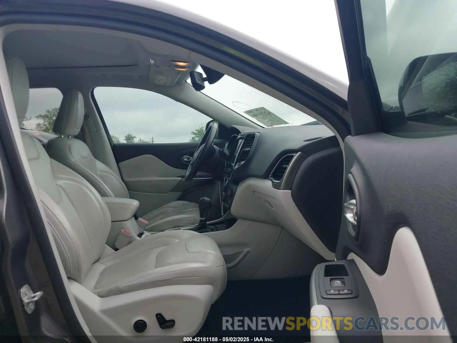 5 Photograph of a damaged car 1C4PJLDB8KD144495 JEEP CHEROKEE 2019
