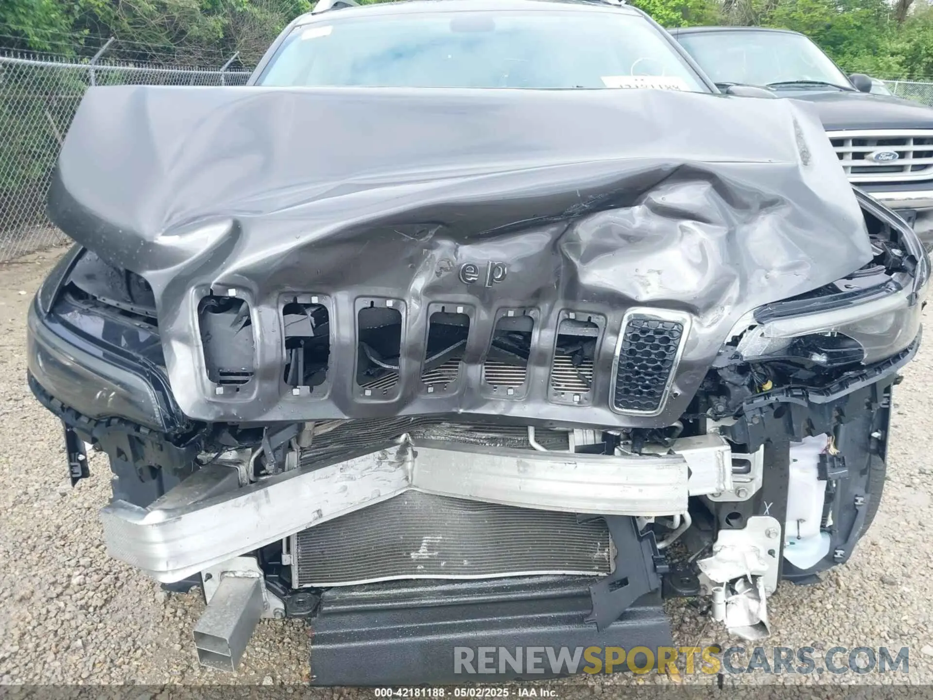 6 Photograph of a damaged car 1C4PJLDB8KD144495 JEEP CHEROKEE 2019