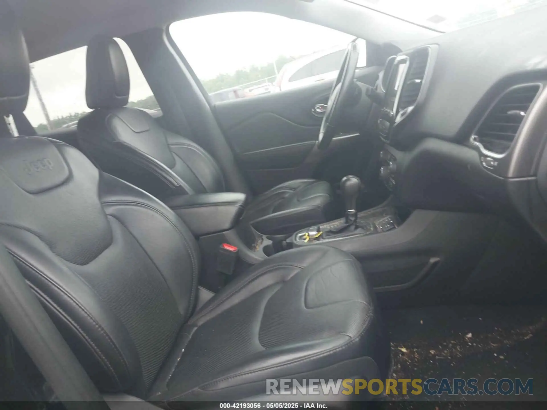 5 Photograph of a damaged car 1C4PJLDB8KD387272 JEEP CHEROKEE 2019