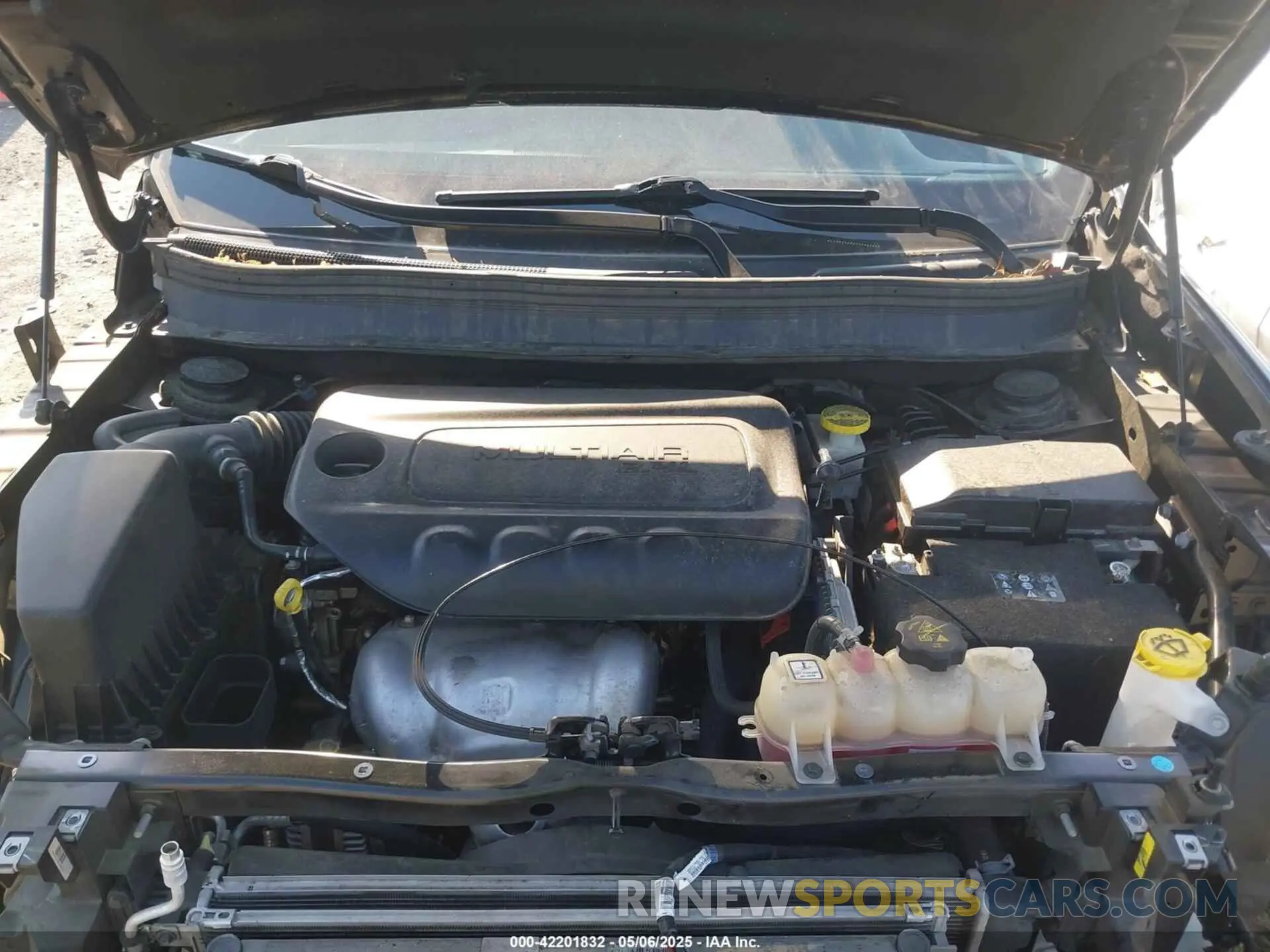 10 Photograph of a damaged car 1C4PJLDB9KD266654 JEEP CHEROKEE 2019