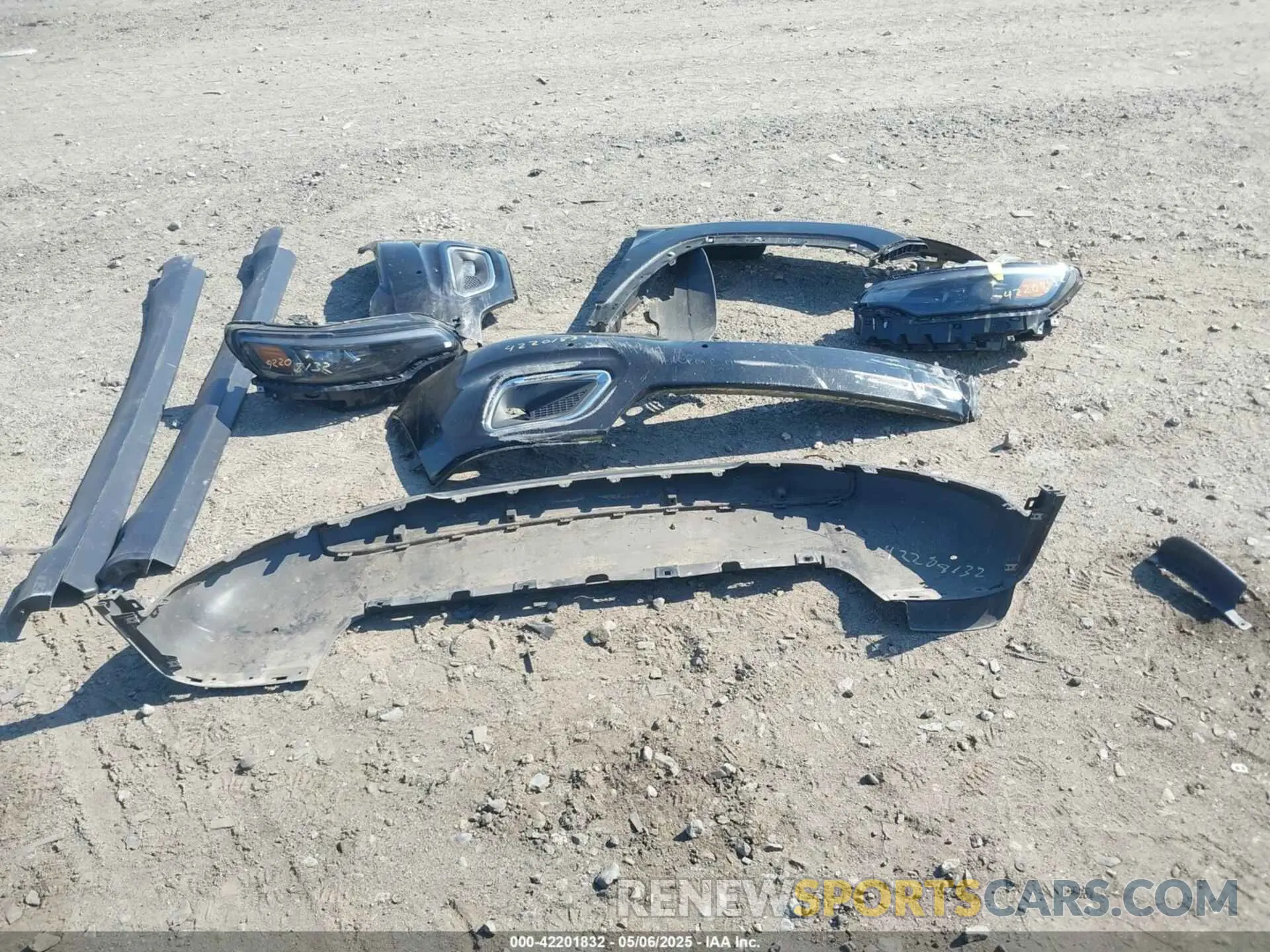 12 Photograph of a damaged car 1C4PJLDB9KD266654 JEEP CHEROKEE 2019