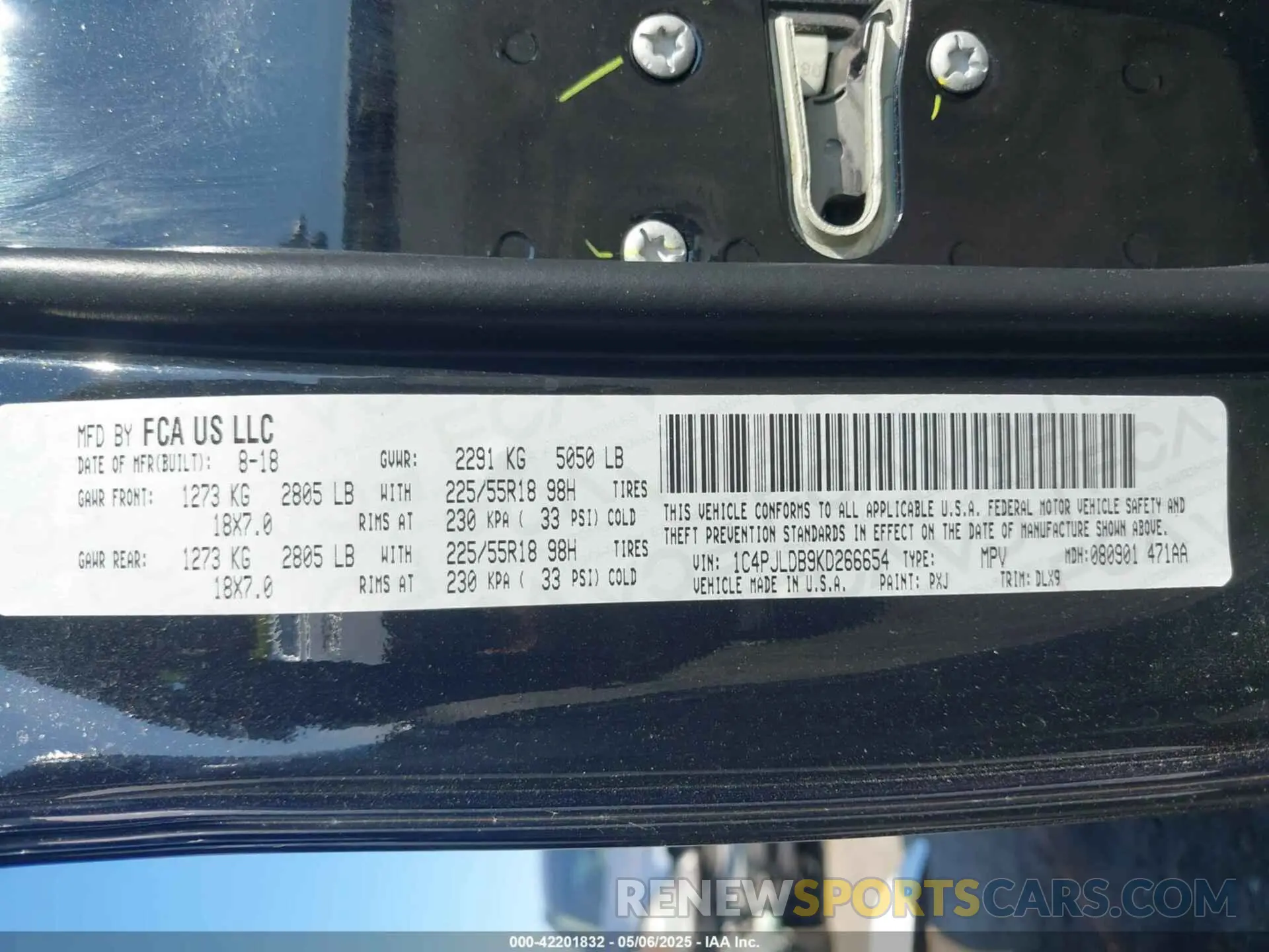 9 Photograph of a damaged car 1C4PJLDB9KD266654 JEEP CHEROKEE 2019
