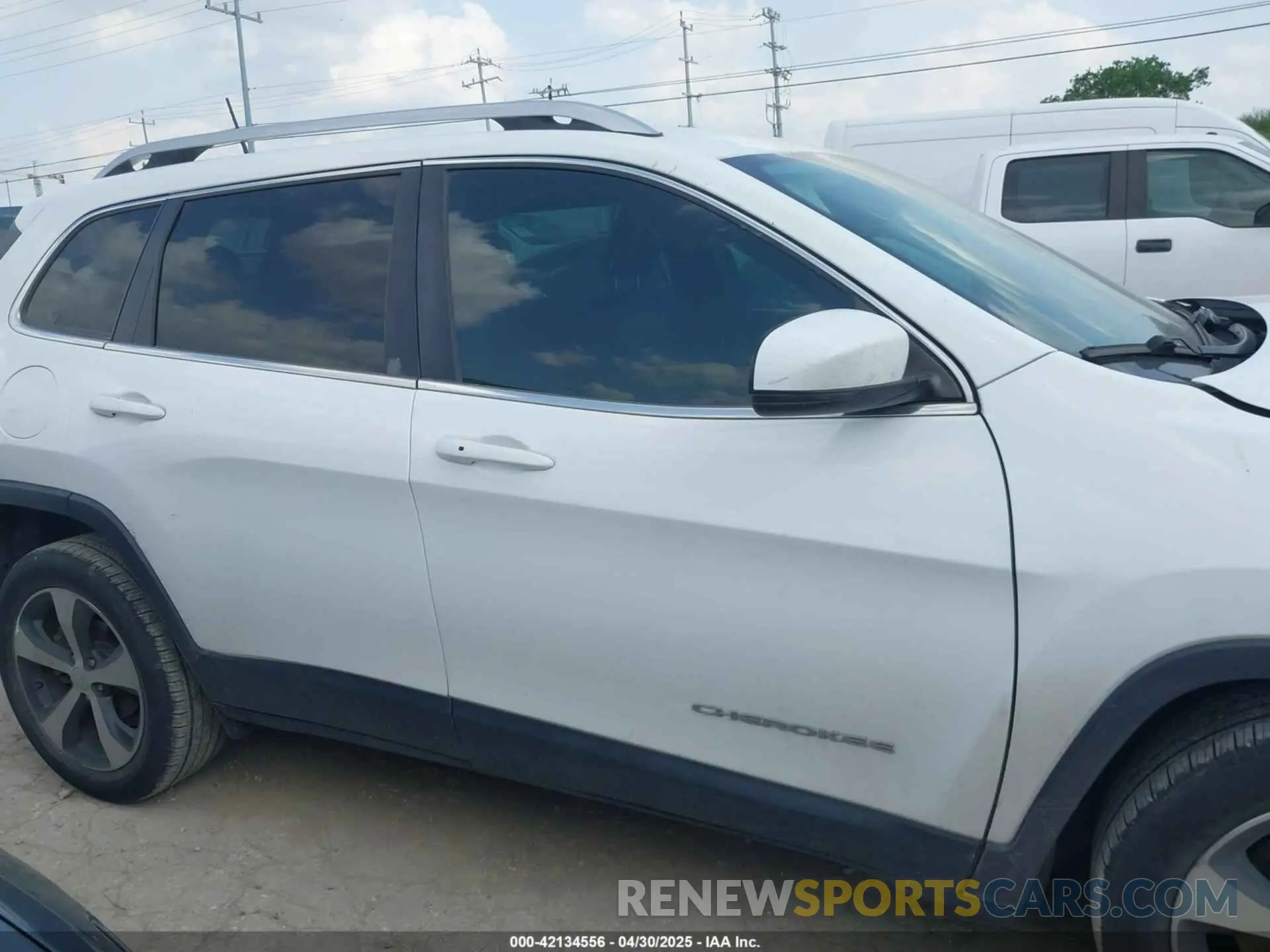 13 Photograph of a damaged car 1C4PJLDB9KD416231 JEEP CHEROKEE 2019