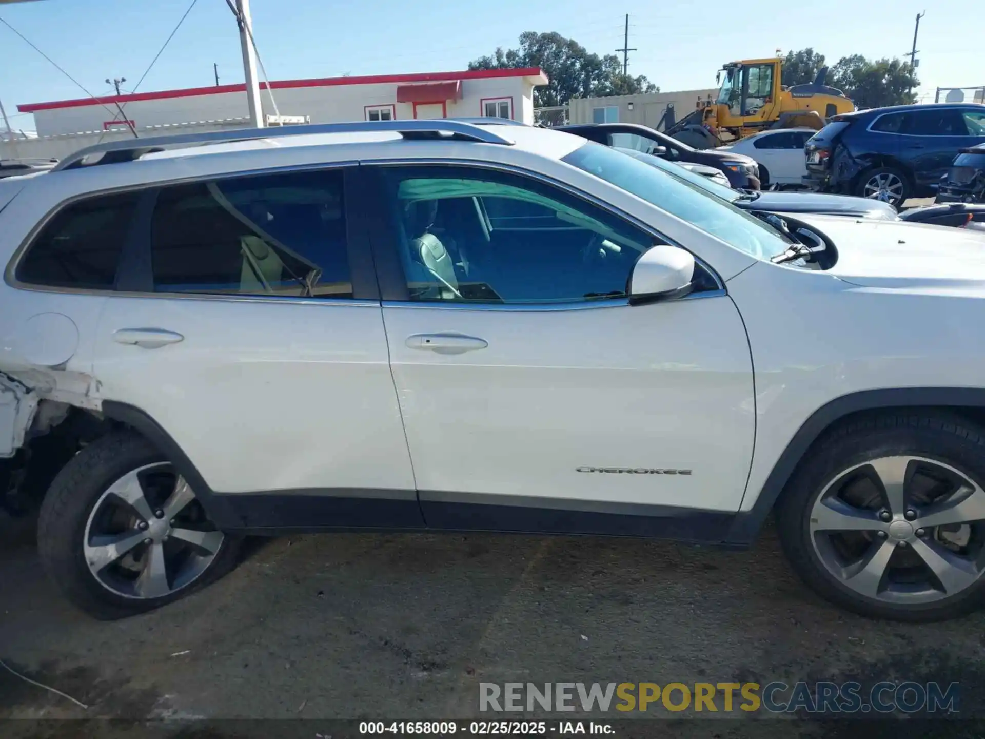 13 Photograph of a damaged car 1C4PJLDB9KD443526 JEEP CHEROKEE 2019