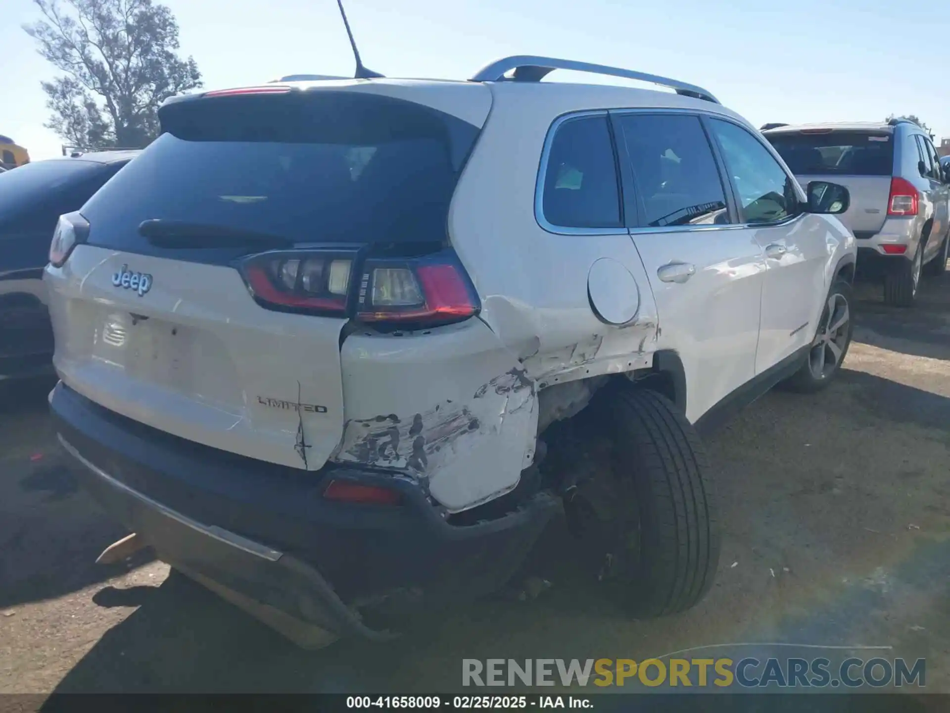 4 Photograph of a damaged car 1C4PJLDB9KD443526 JEEP CHEROKEE 2019