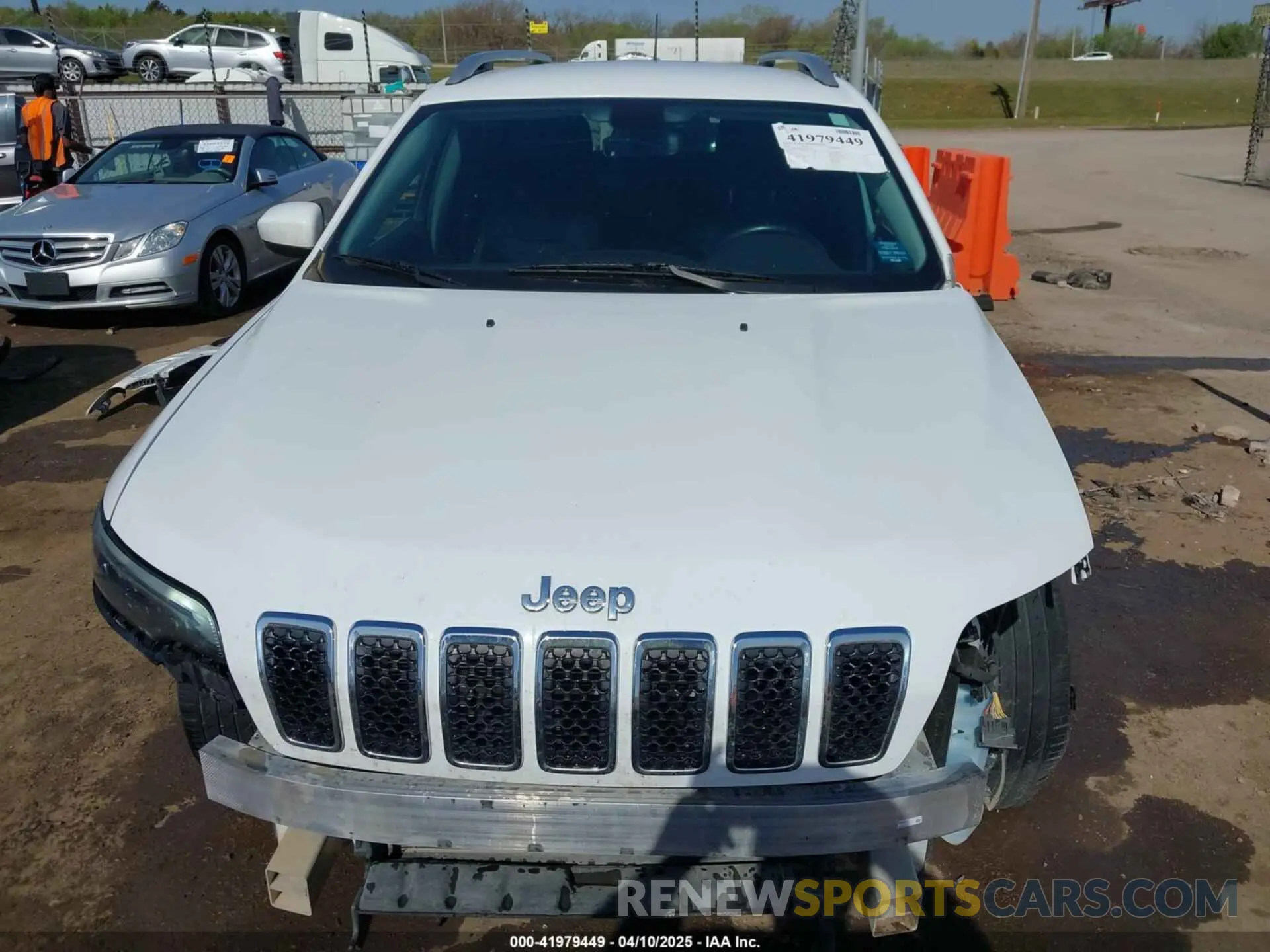 13 Photograph of a damaged car 1C4PJLDBXKD487843 JEEP CHEROKEE 2019