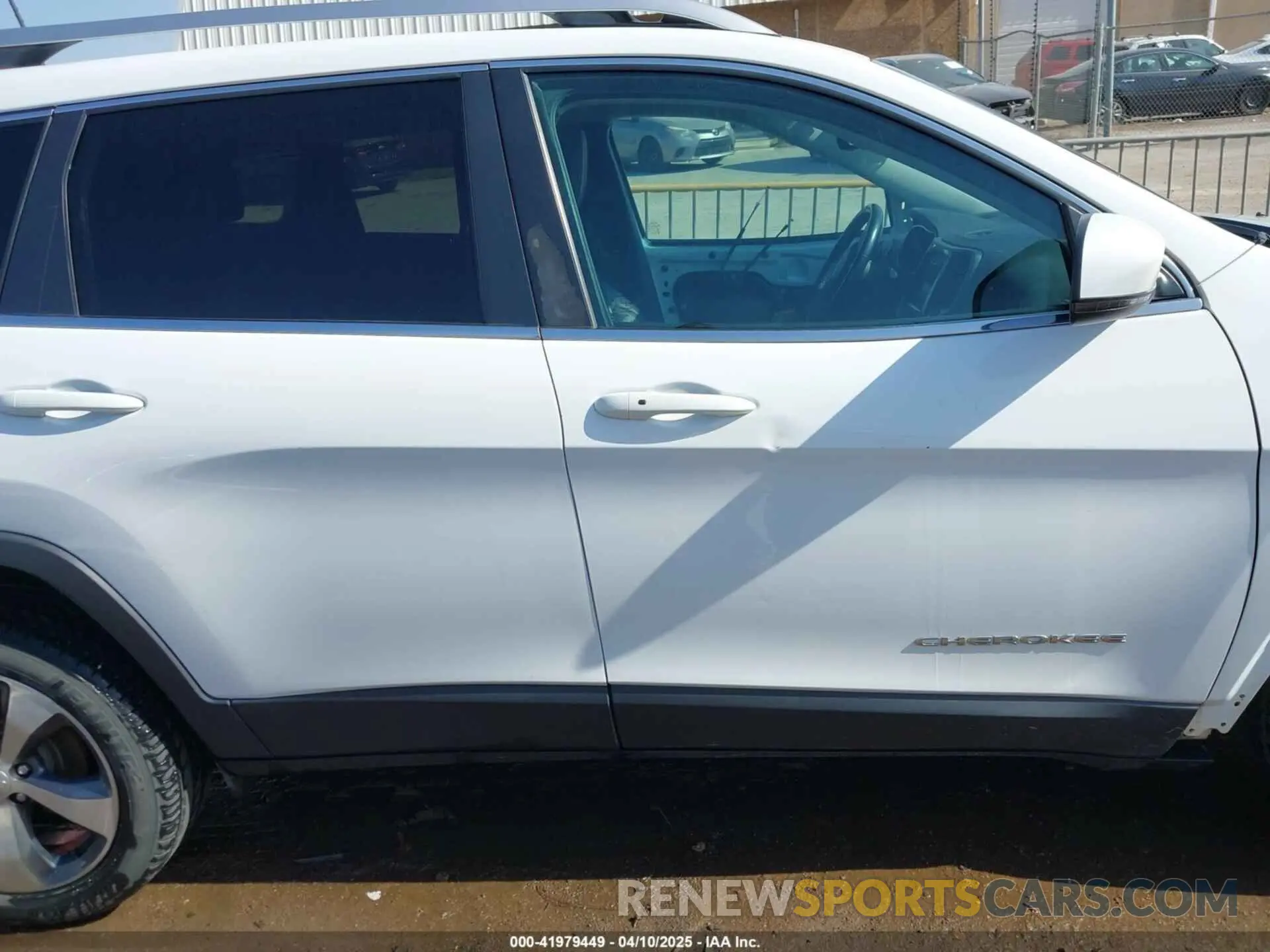 14 Photograph of a damaged car 1C4PJLDBXKD487843 JEEP CHEROKEE 2019