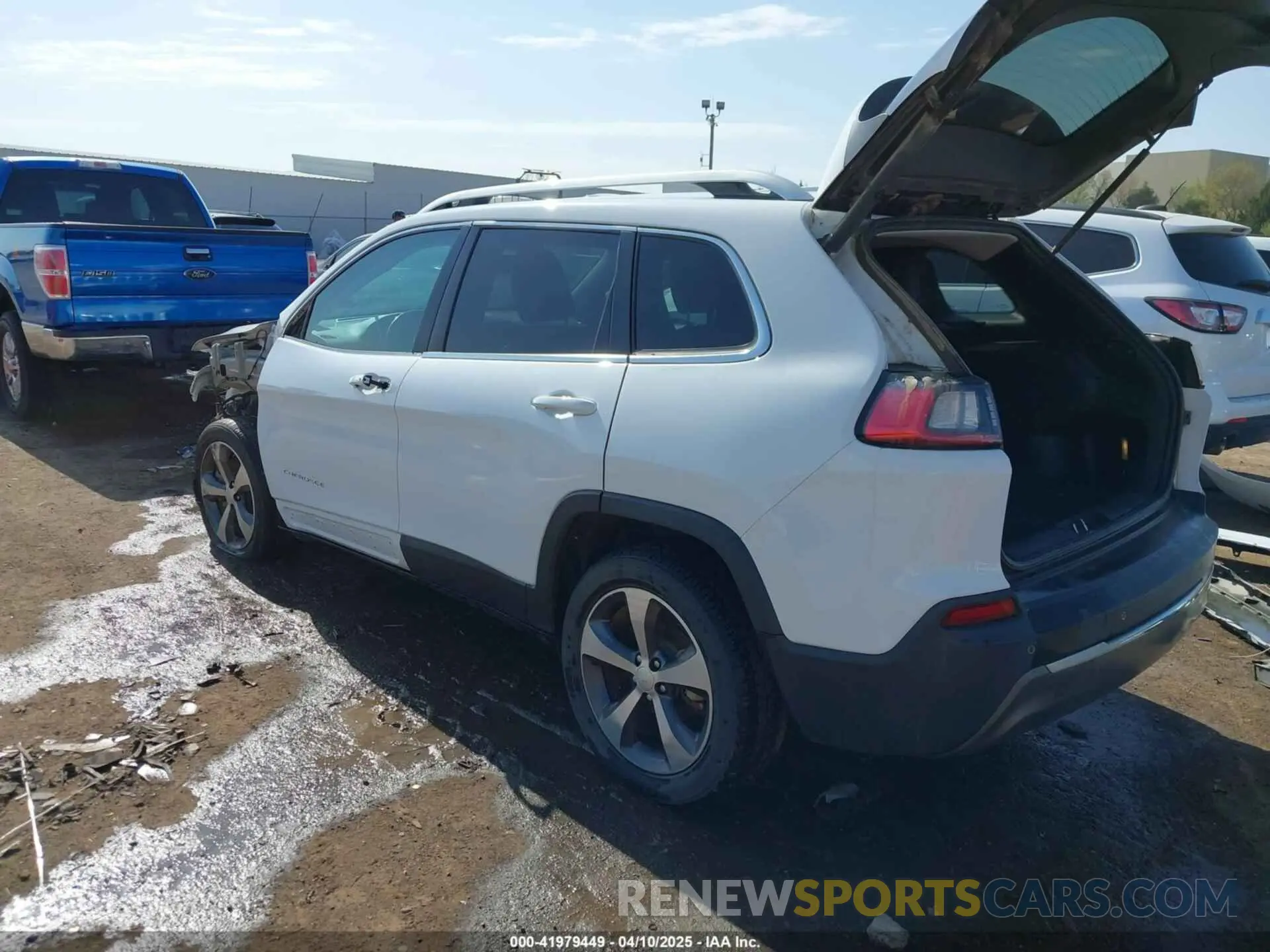 3 Photograph of a damaged car 1C4PJLDBXKD487843 JEEP CHEROKEE 2019