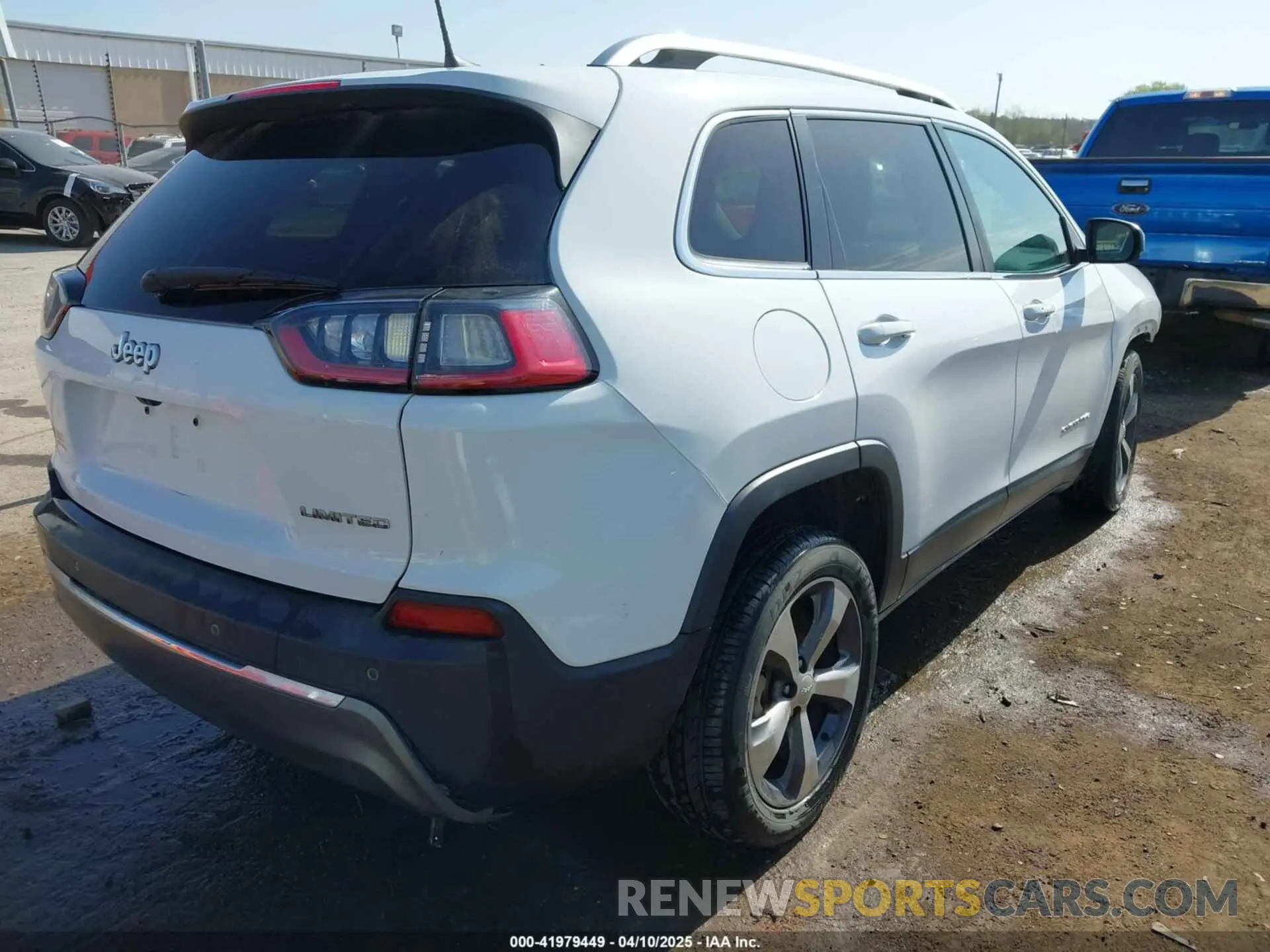 4 Photograph of a damaged car 1C4PJLDBXKD487843 JEEP CHEROKEE 2019