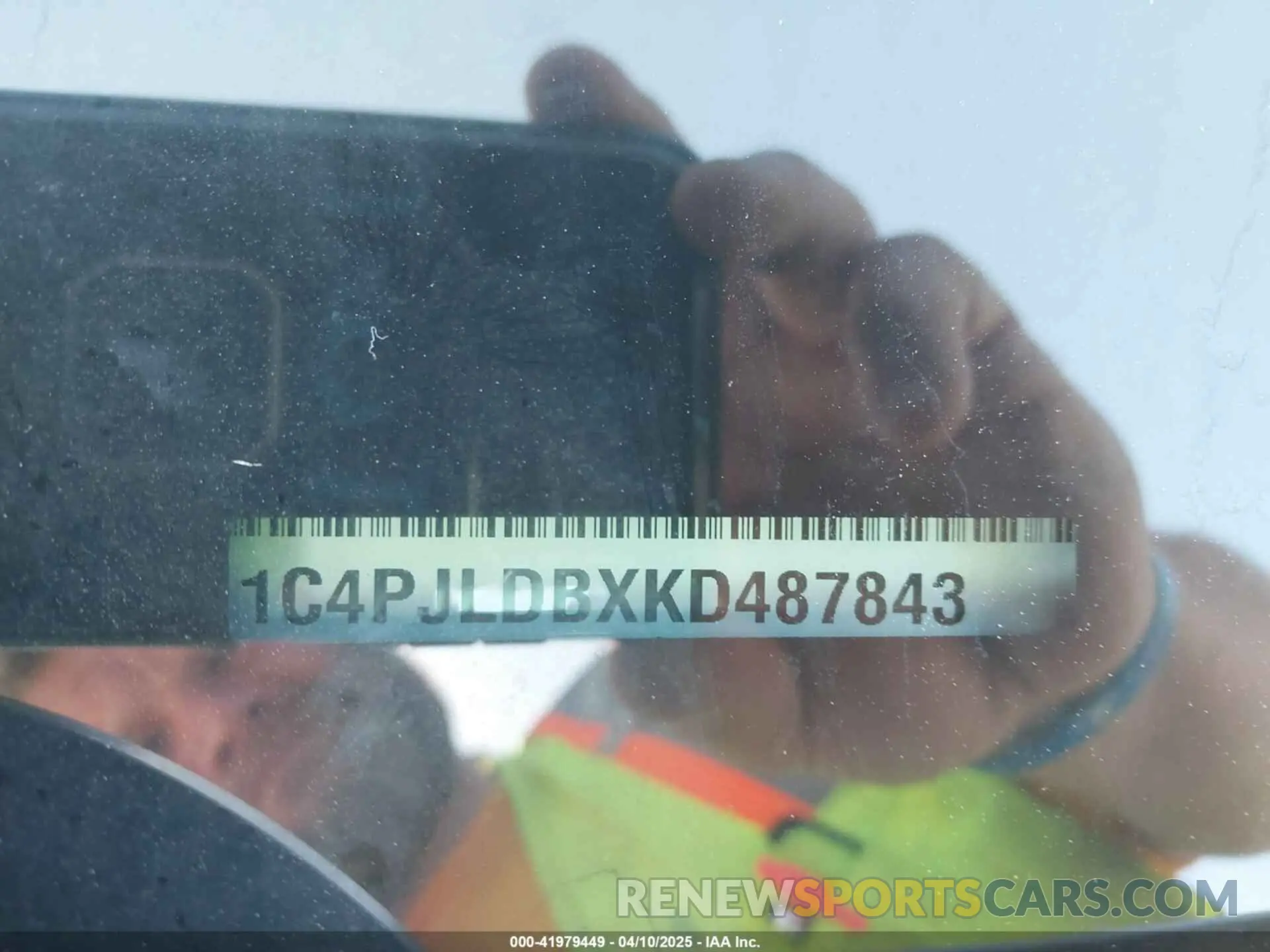 9 Photograph of a damaged car 1C4PJLDBXKD487843 JEEP CHEROKEE 2019