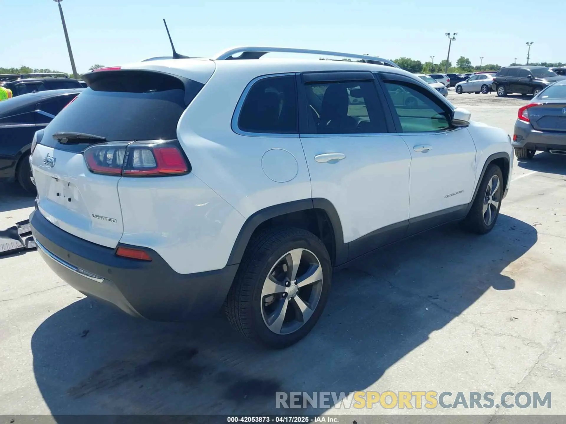 4 Photograph of a damaged car 1C4PJLDBXKD488264 JEEP CHEROKEE 2019