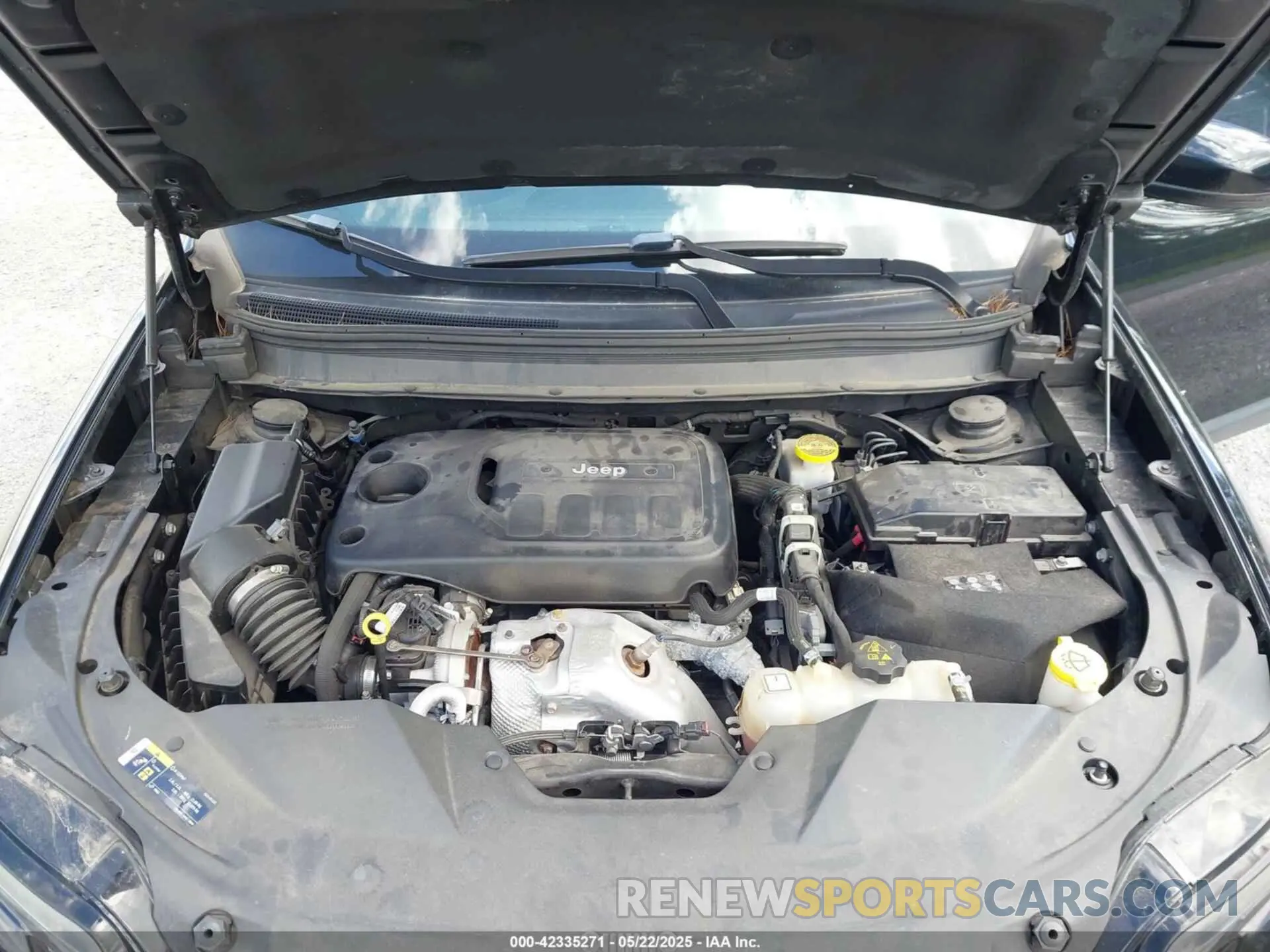 10 Photograph of a damaged car 1C4PJLDNXKD128289 JEEP CHEROKEE 2019