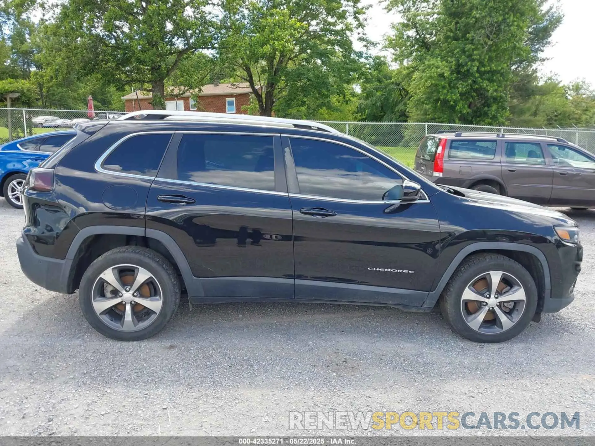 13 Photograph of a damaged car 1C4PJLDNXKD128289 JEEP CHEROKEE 2019