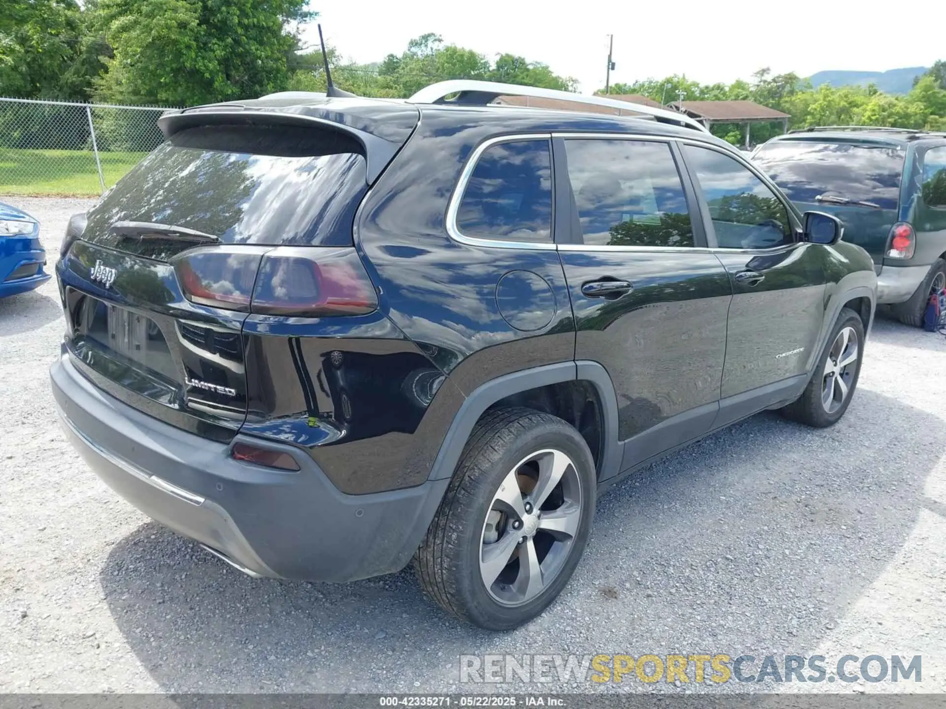 6 Photograph of a damaged car 1C4PJLDNXKD128289 JEEP CHEROKEE 2019