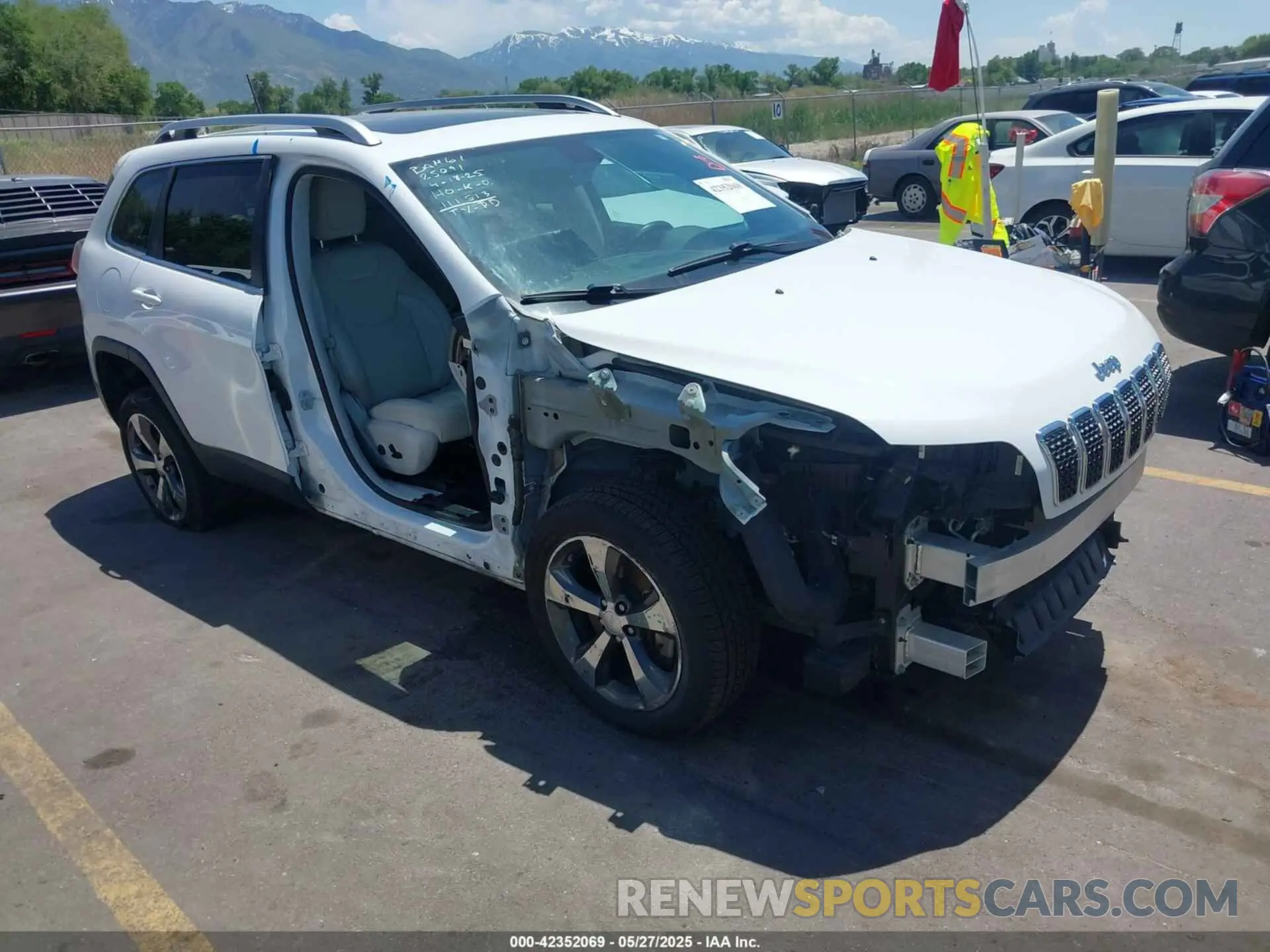 1 Photograph of a damaged car 1C4PJLDX1KD111513 JEEP CHEROKEE 2019