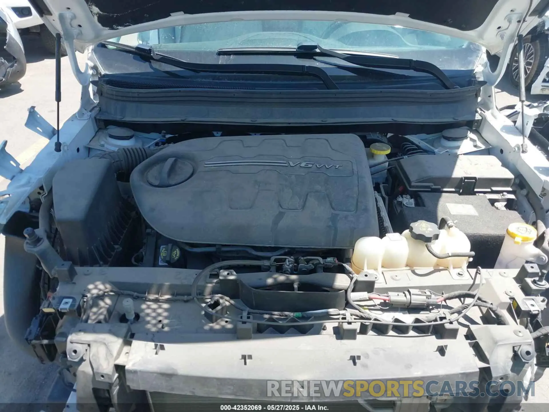10 Photograph of a damaged car 1C4PJLDX1KD111513 JEEP CHEROKEE 2019