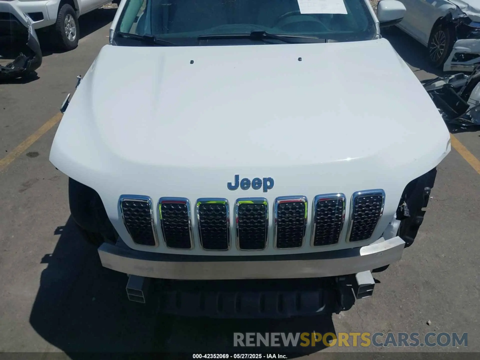 13 Photograph of a damaged car 1C4PJLDX1KD111513 JEEP CHEROKEE 2019