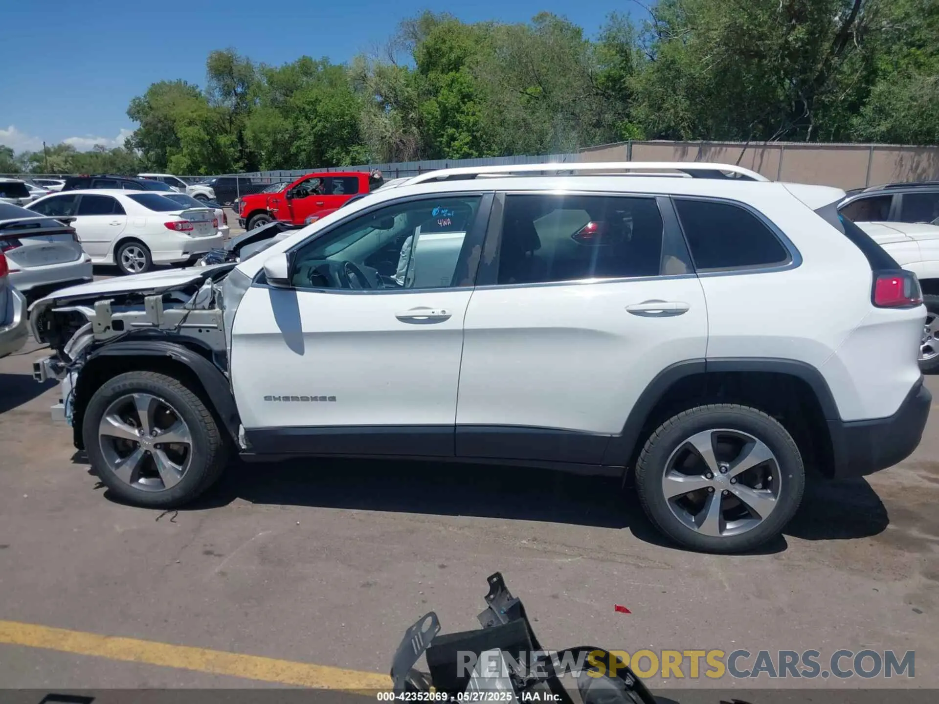 15 Photograph of a damaged car 1C4PJLDX1KD111513 JEEP CHEROKEE 2019
