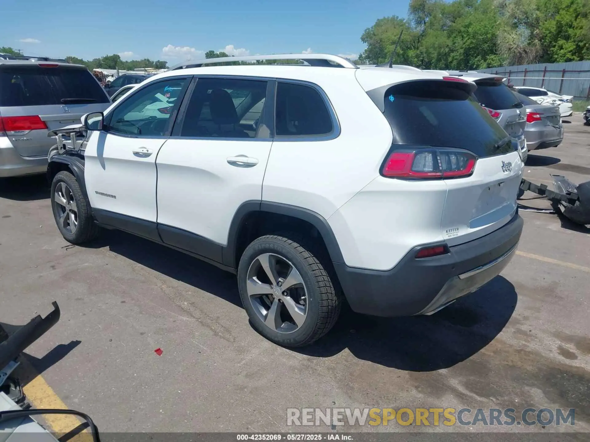 3 Photograph of a damaged car 1C4PJLDX1KD111513 JEEP CHEROKEE 2019