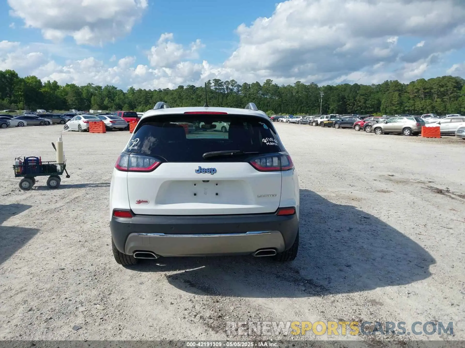 16 Photograph of a damaged car 1C4PJLDX1KD302882 JEEP CHEROKEE 2019