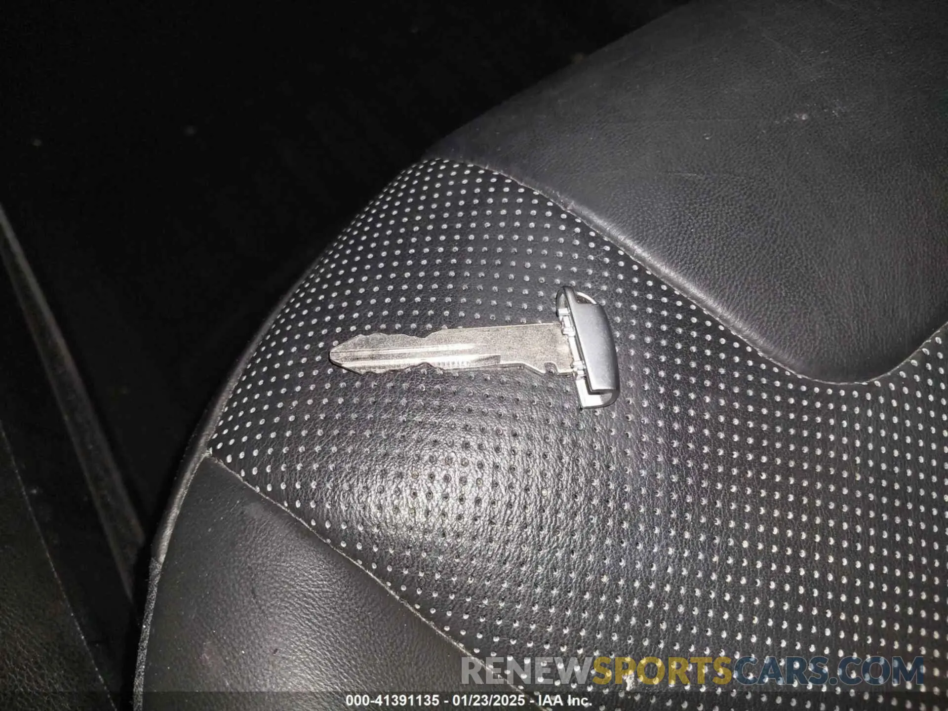 11 Photograph of a damaged car 1C4PJLDX3KD273160 JEEP CHEROKEE 2019