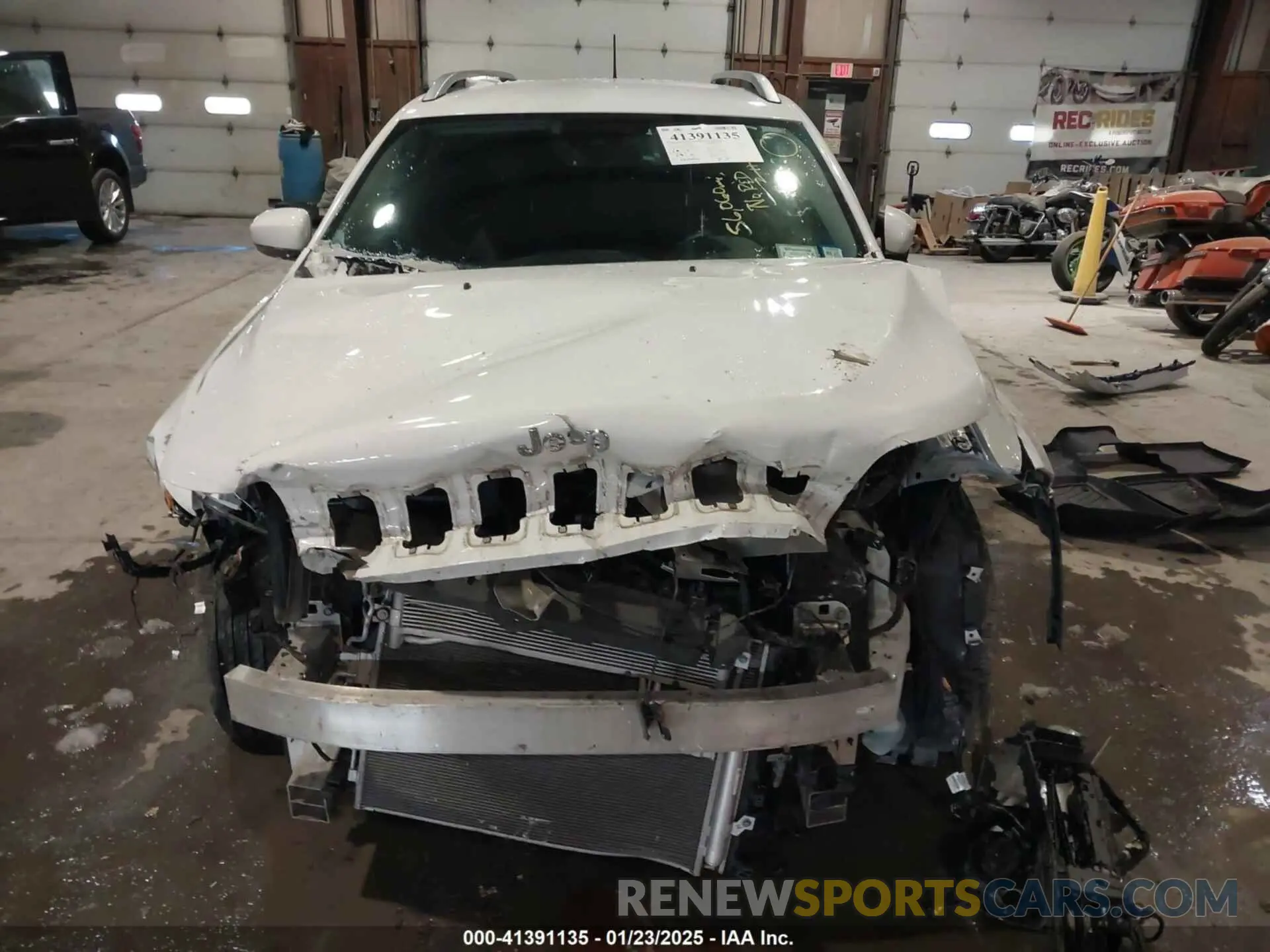 12 Photograph of a damaged car 1C4PJLDX3KD273160 JEEP CHEROKEE 2019
