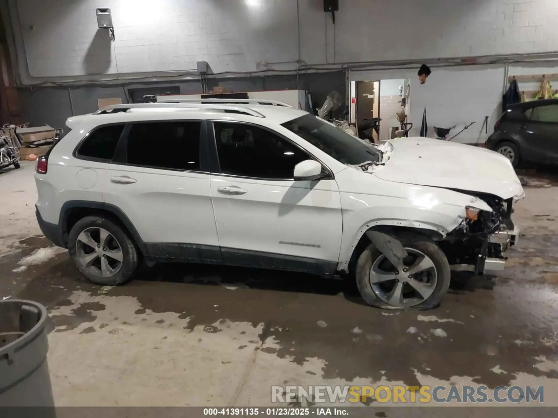 13 Photograph of a damaged car 1C4PJLDX3KD273160 JEEP CHEROKEE 2019