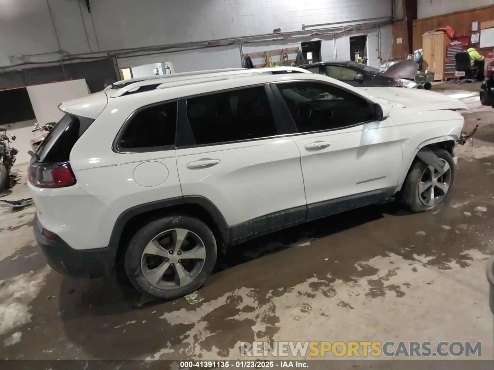 4 Photograph of a damaged car 1C4PJLDX3KD273160 JEEP CHEROKEE 2019