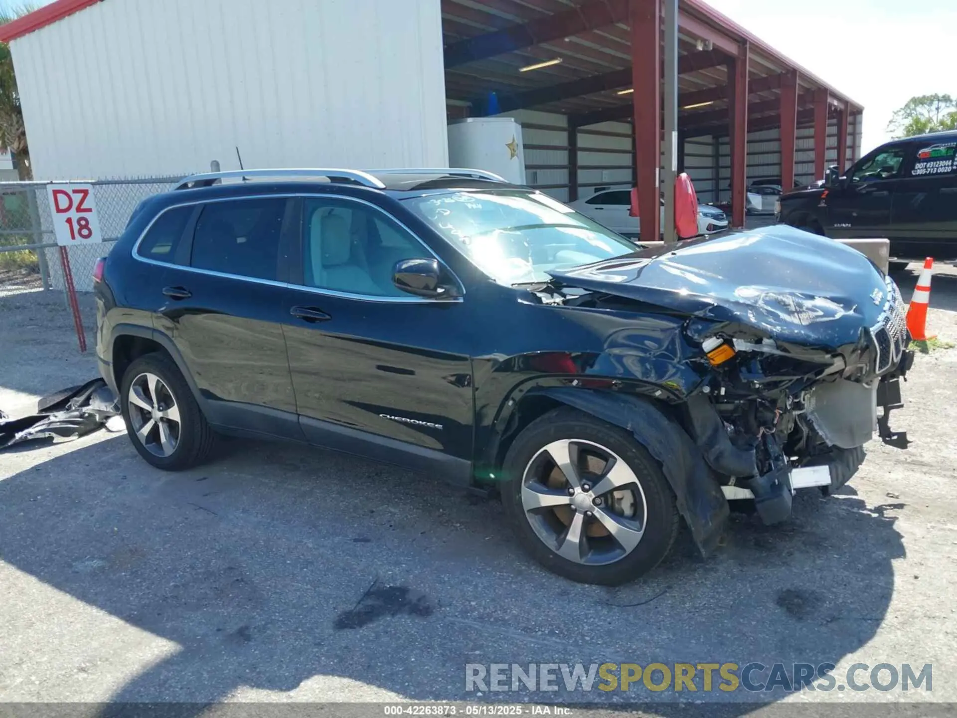 1 Photograph of a damaged car 1C4PJLDX5KD487535 JEEP CHEROKEE 2019