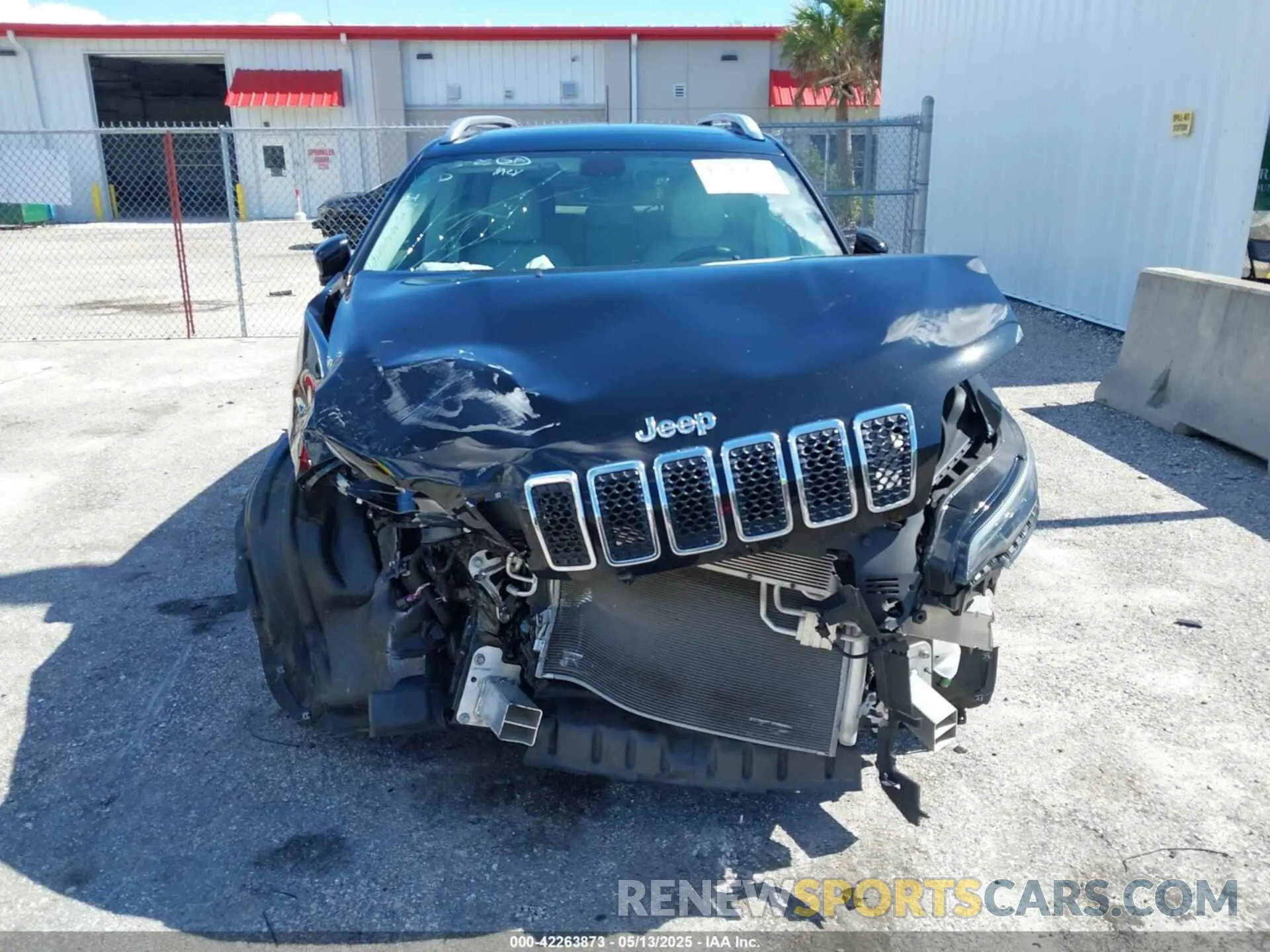 12 Photograph of a damaged car 1C4PJLDX5KD487535 JEEP CHEROKEE 2019
