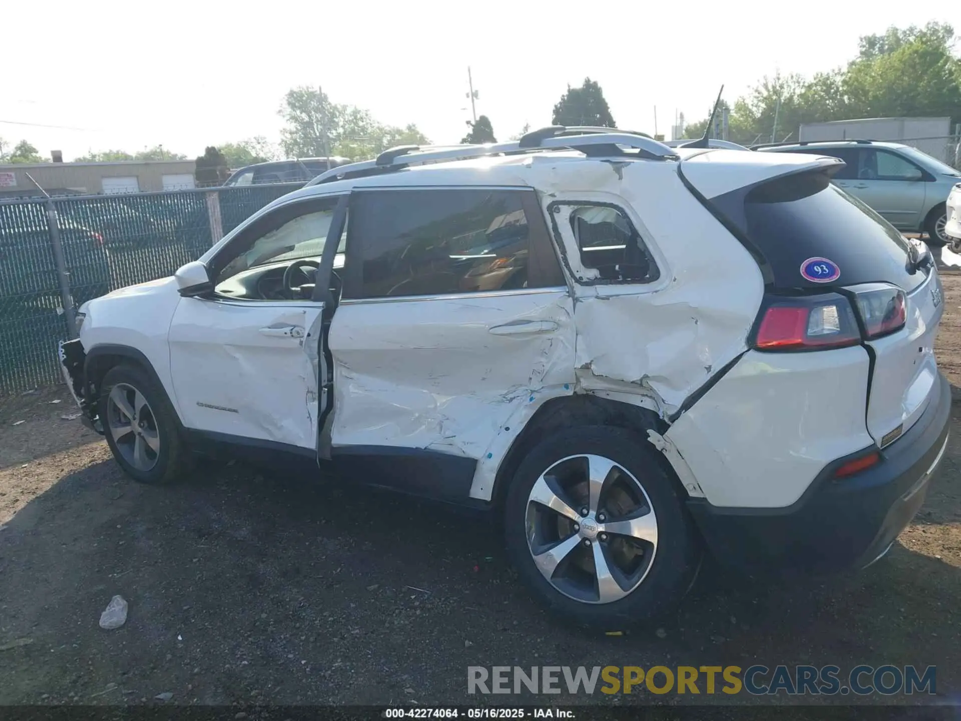 14 Photograph of a damaged car 1C4PJLDX9KD110531 JEEP CHEROKEE 2019