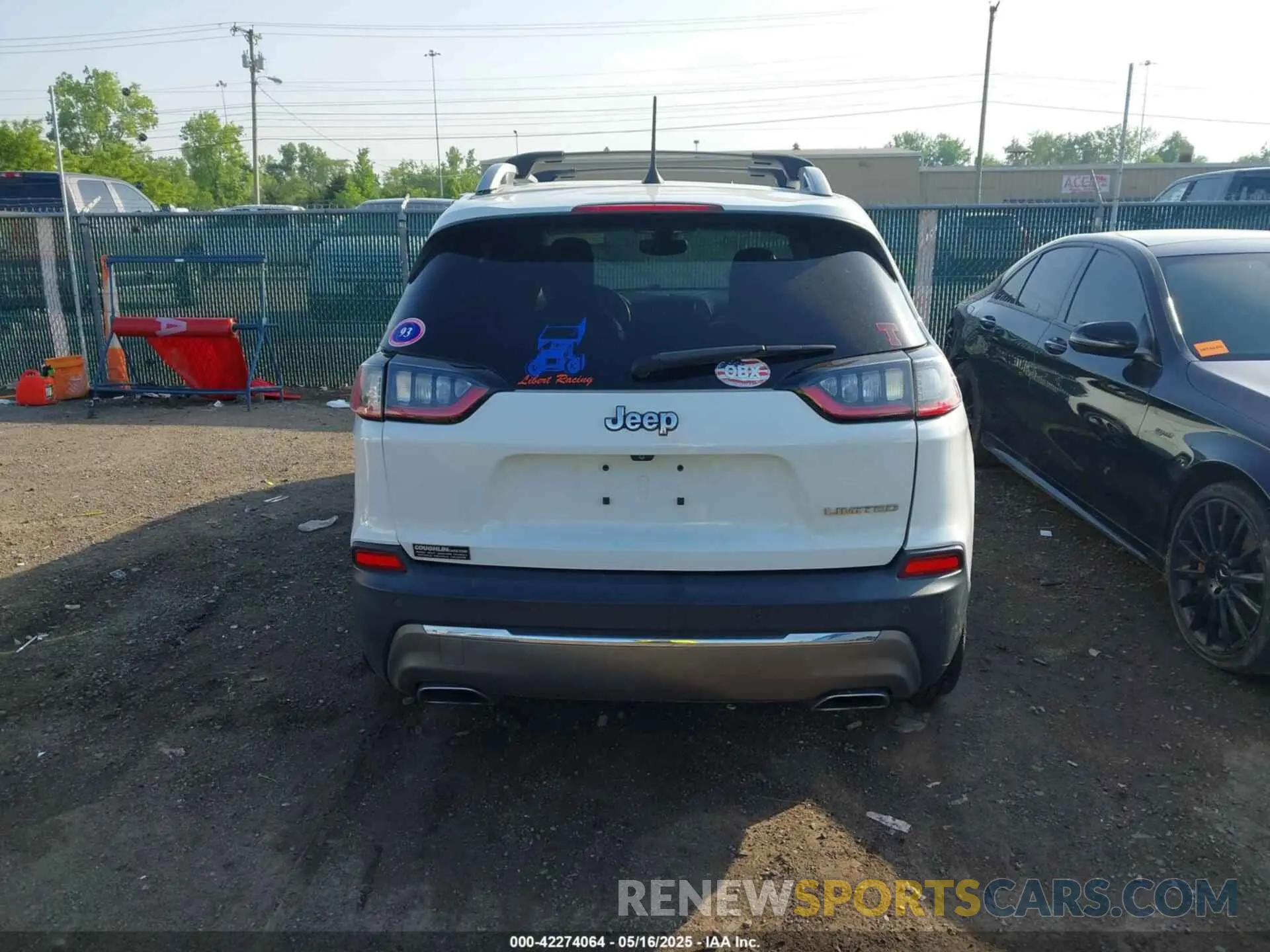 16 Photograph of a damaged car 1C4PJLDX9KD110531 JEEP CHEROKEE 2019