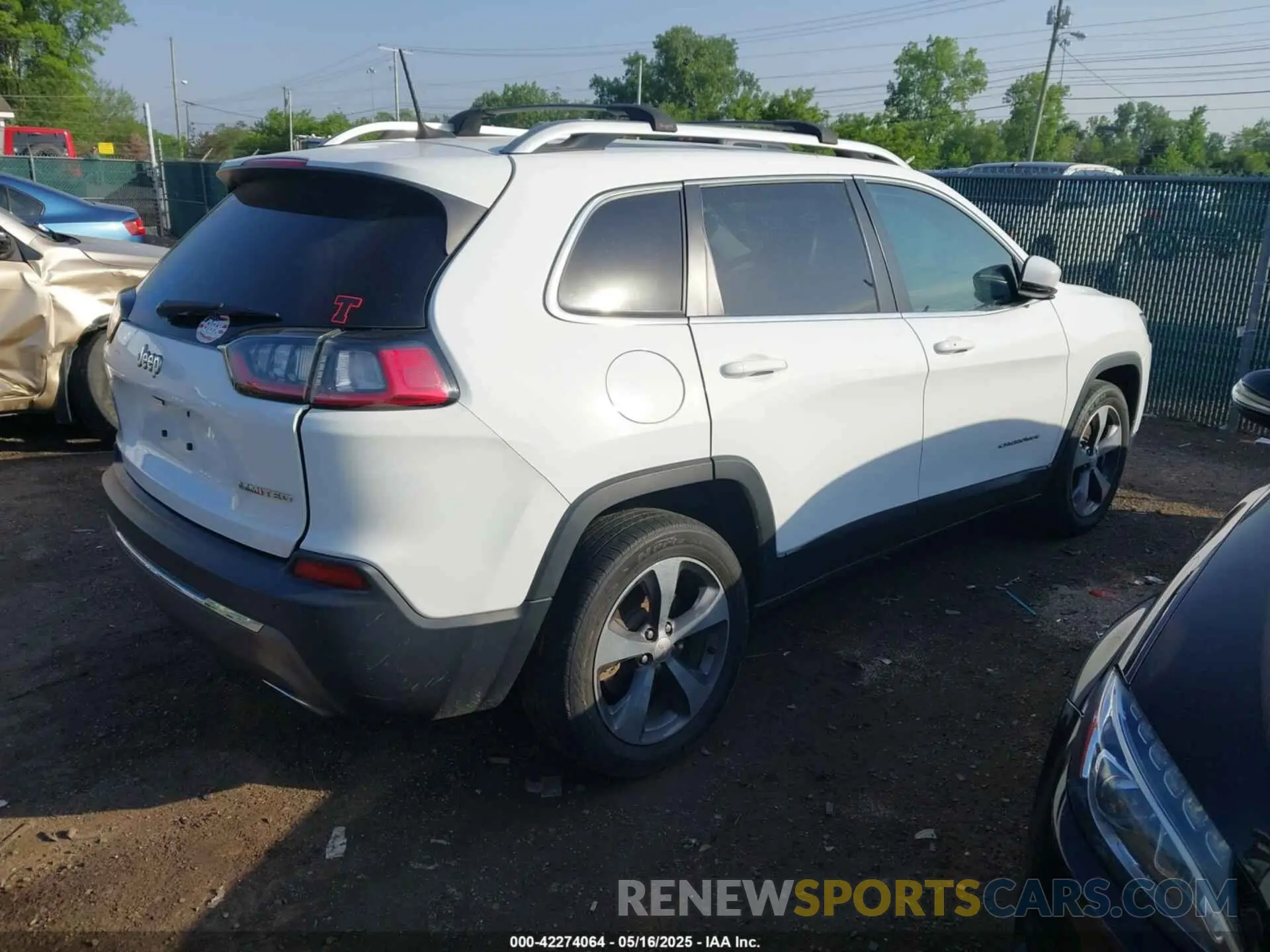 4 Photograph of a damaged car 1C4PJLDX9KD110531 JEEP CHEROKEE 2019