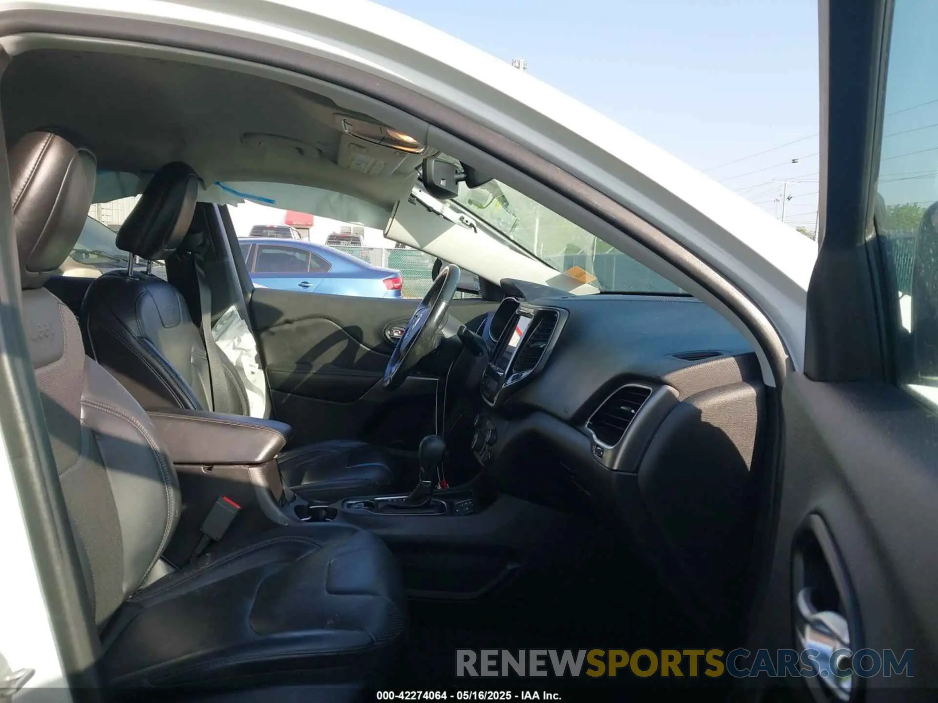 5 Photograph of a damaged car 1C4PJLDX9KD110531 JEEP CHEROKEE 2019