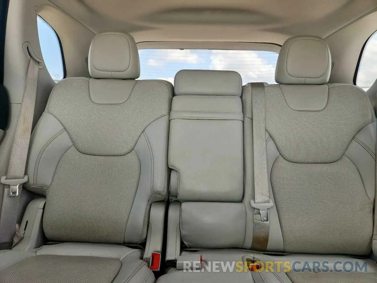 10 Photograph of a damaged car 1C4PJLJX1KD353500 JEEP CHEROKEE 2019