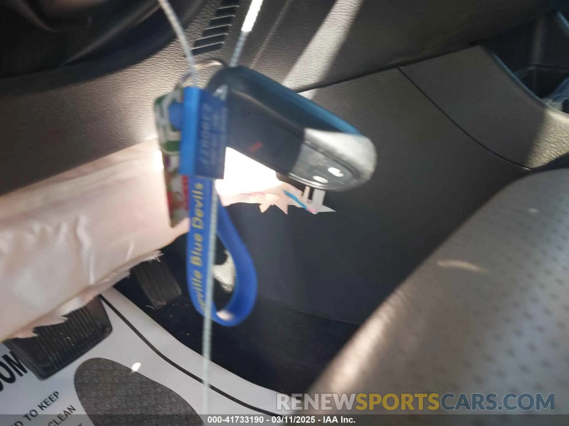 11 Photograph of a damaged car 1C4PJLLB0KD151426 JEEP CHEROKEE 2019