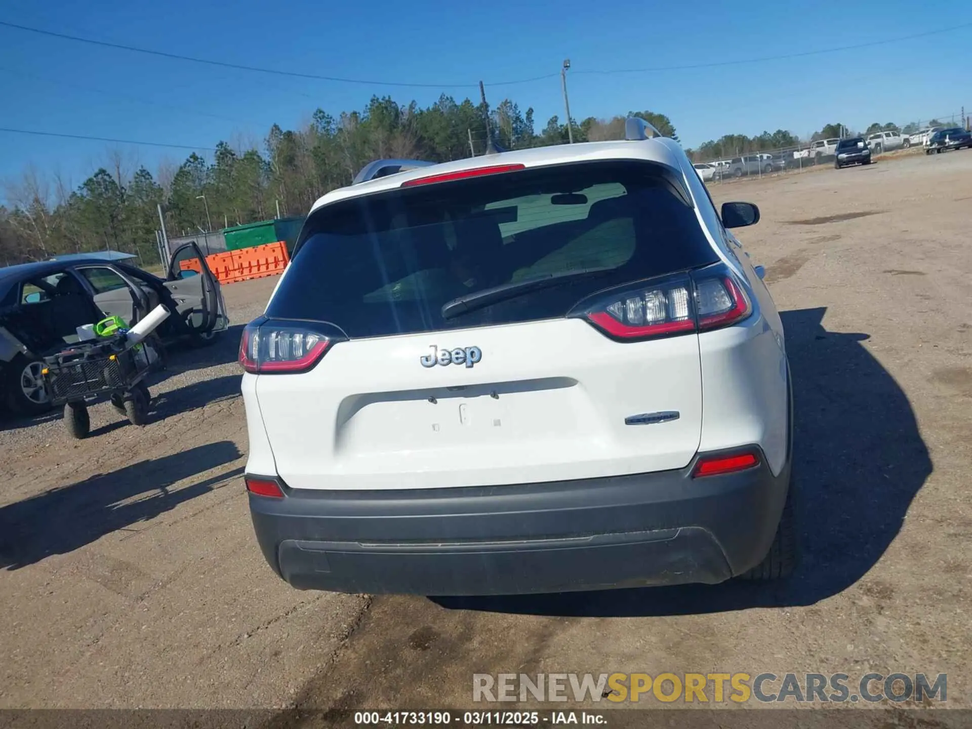 16 Photograph of a damaged car 1C4PJLLB0KD151426 JEEP CHEROKEE 2019